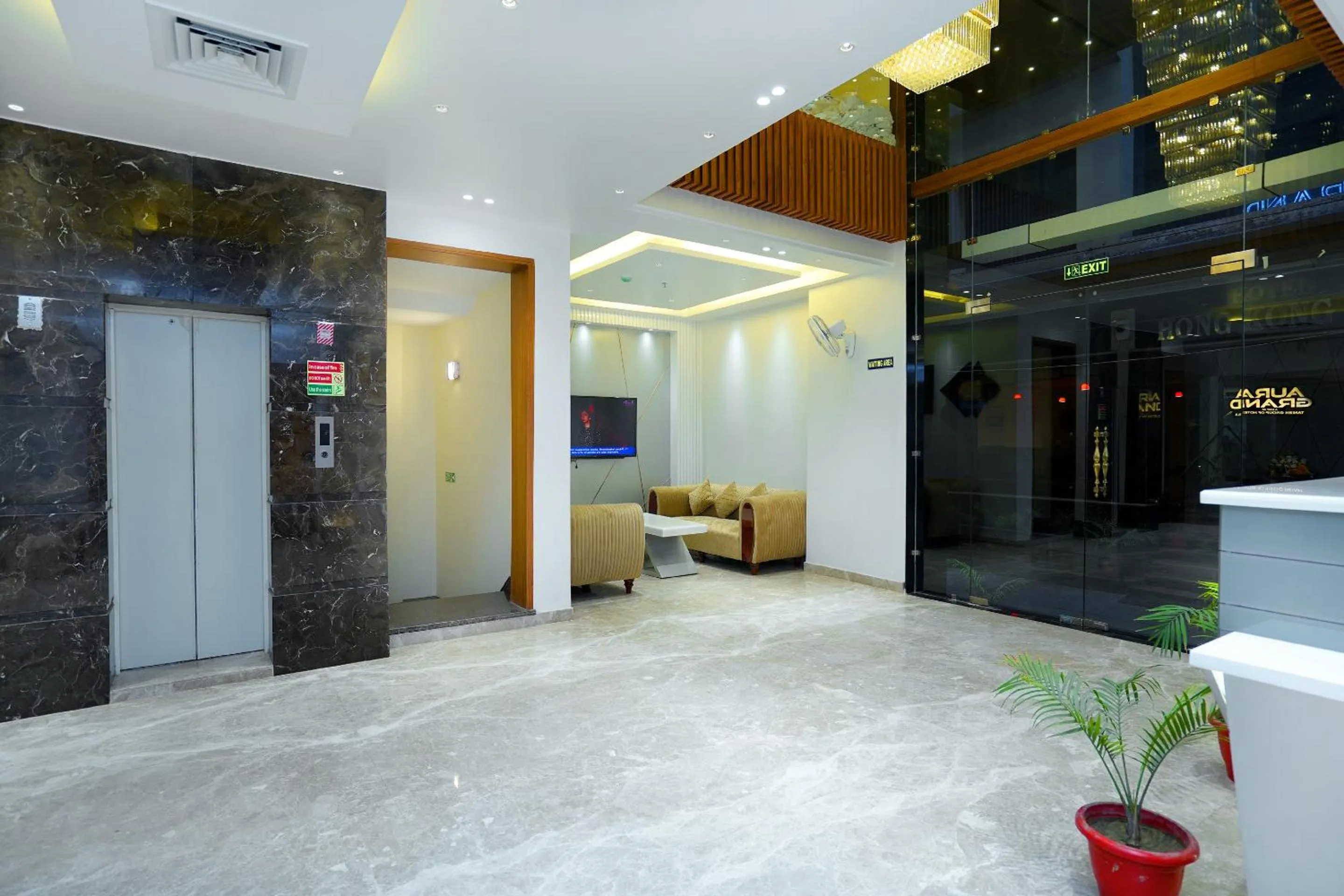 Lobby or reception in Hotel Aura Grand By Levelup Hotels