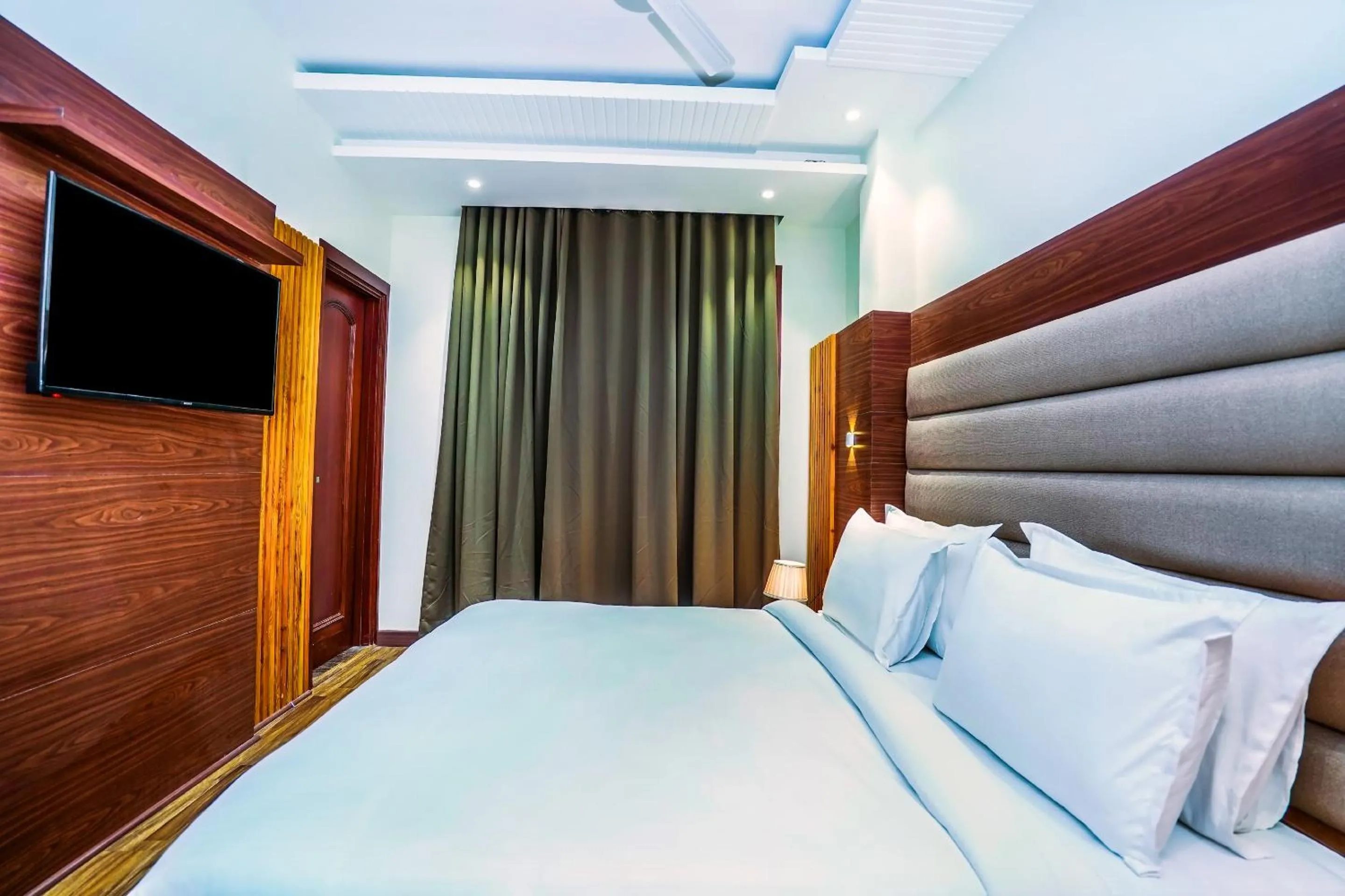 Bed in Hotel Aura Grand By Levelup Hotels