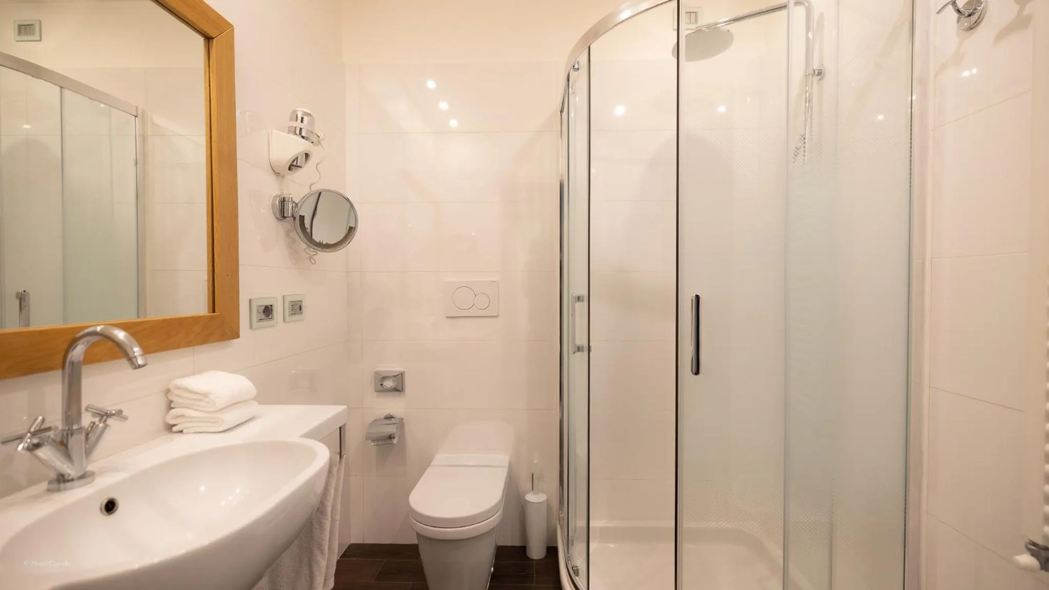 Shower in Hotel Canada