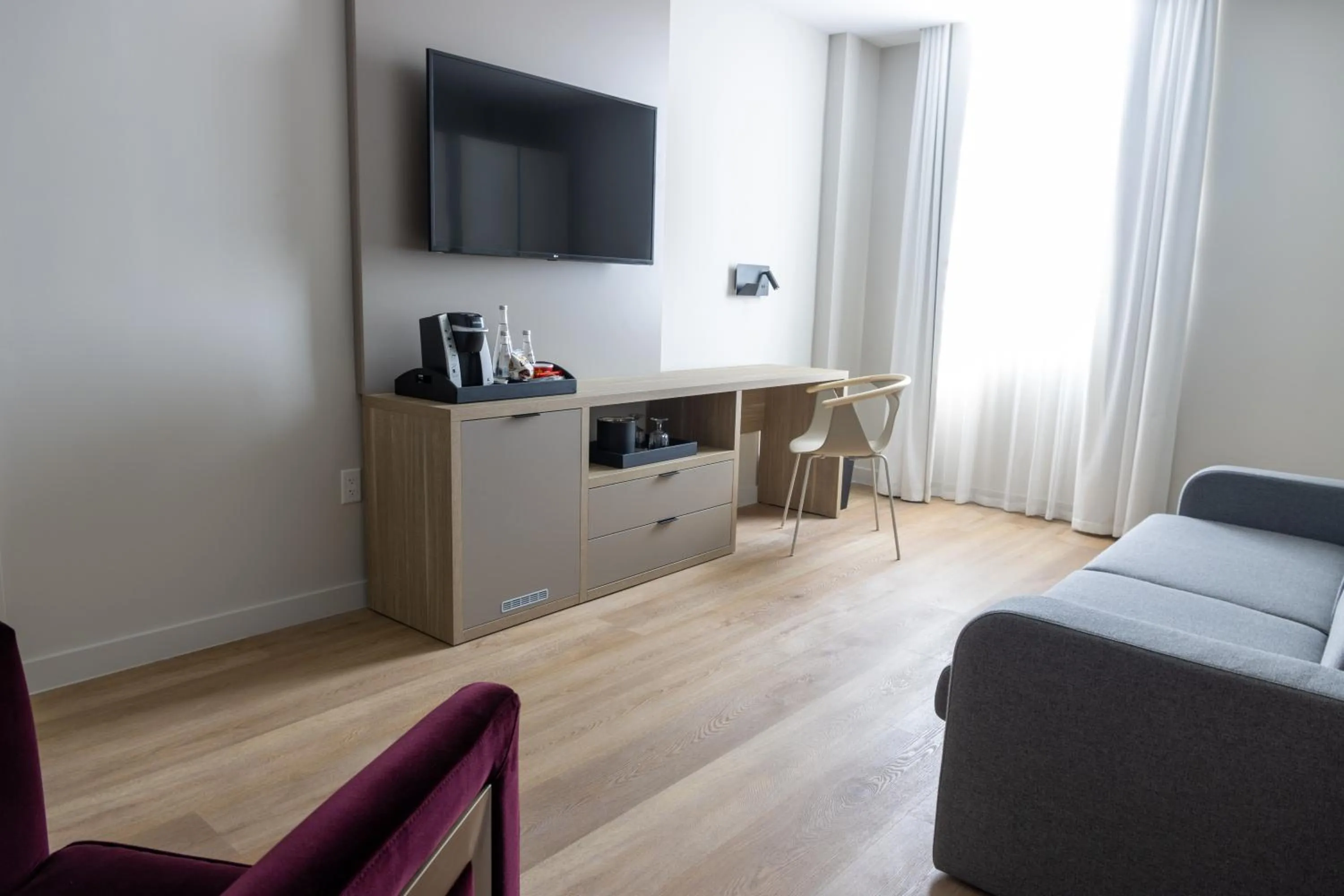 TV and multimedia in Uma House by Yurbban South Beach