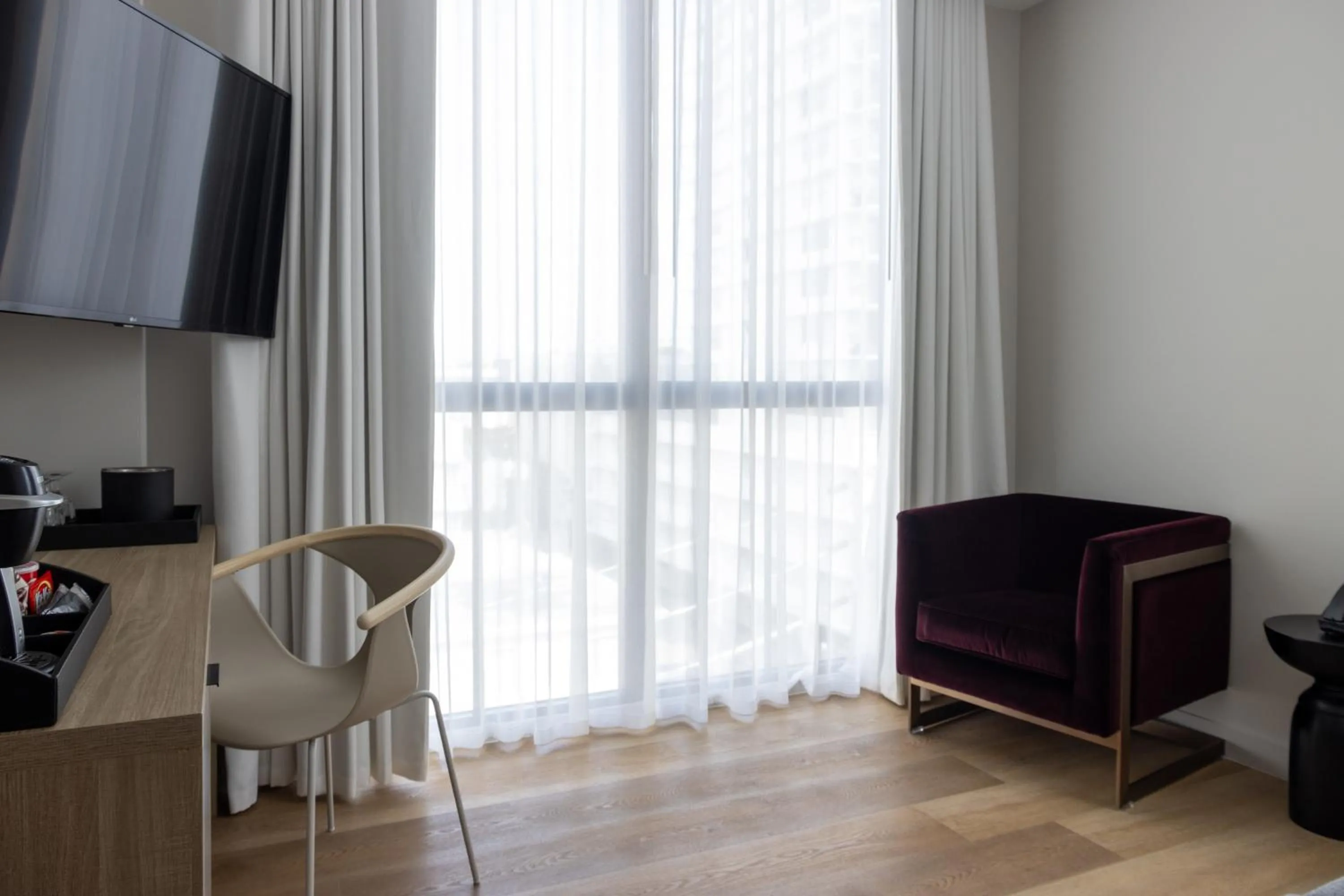 TV and multimedia in Uma House by Yurbban South Beach