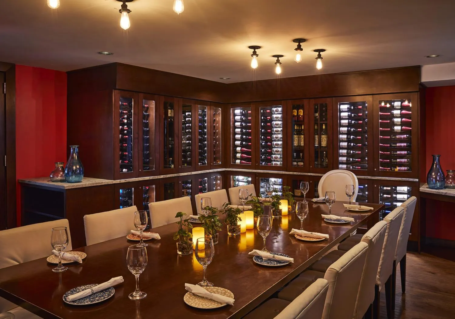 Dining area in Uma House by Yurbban South Beach
