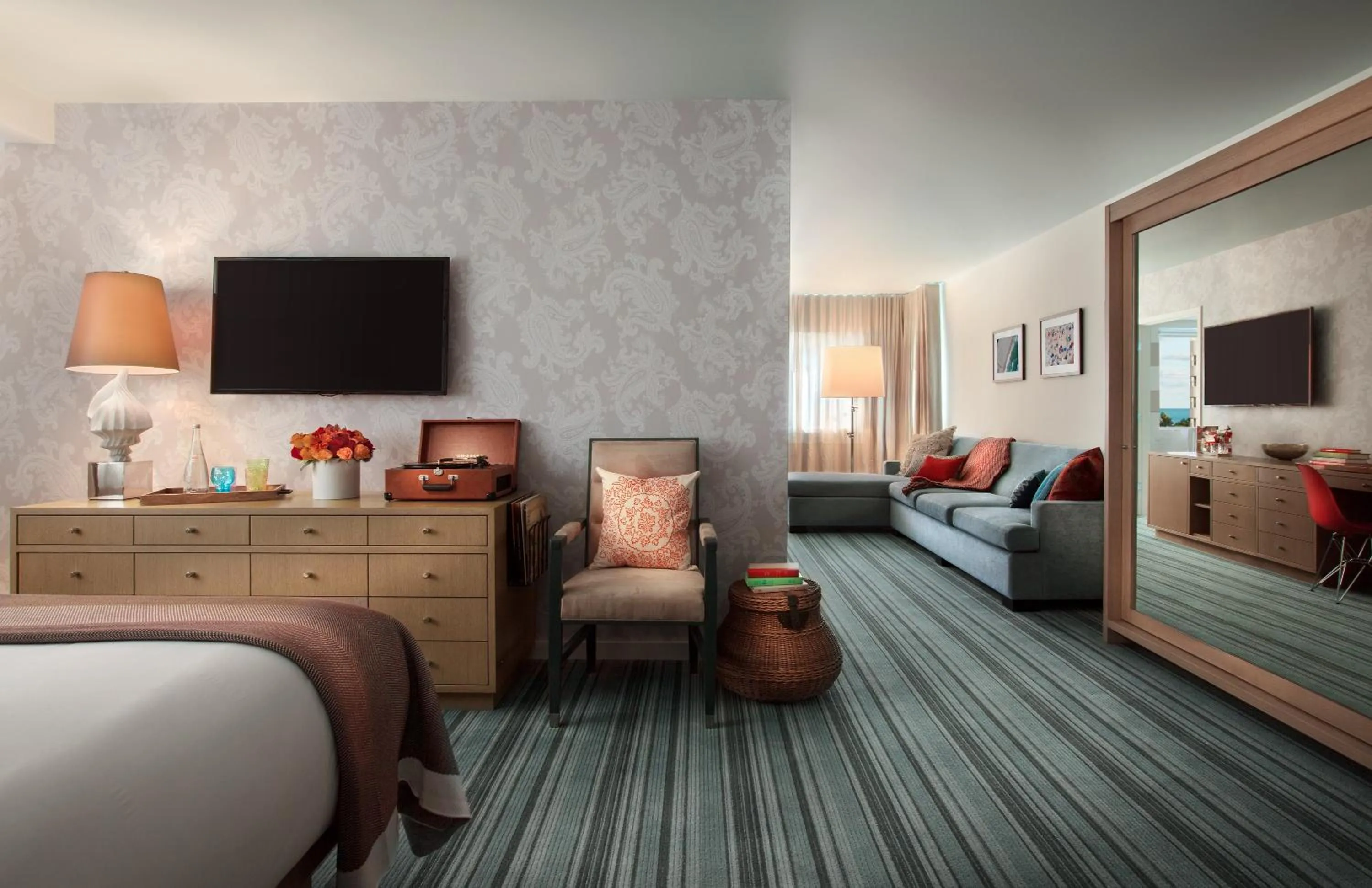 Photo of the whole room, Bed in Uma House by Yurbban South Beach