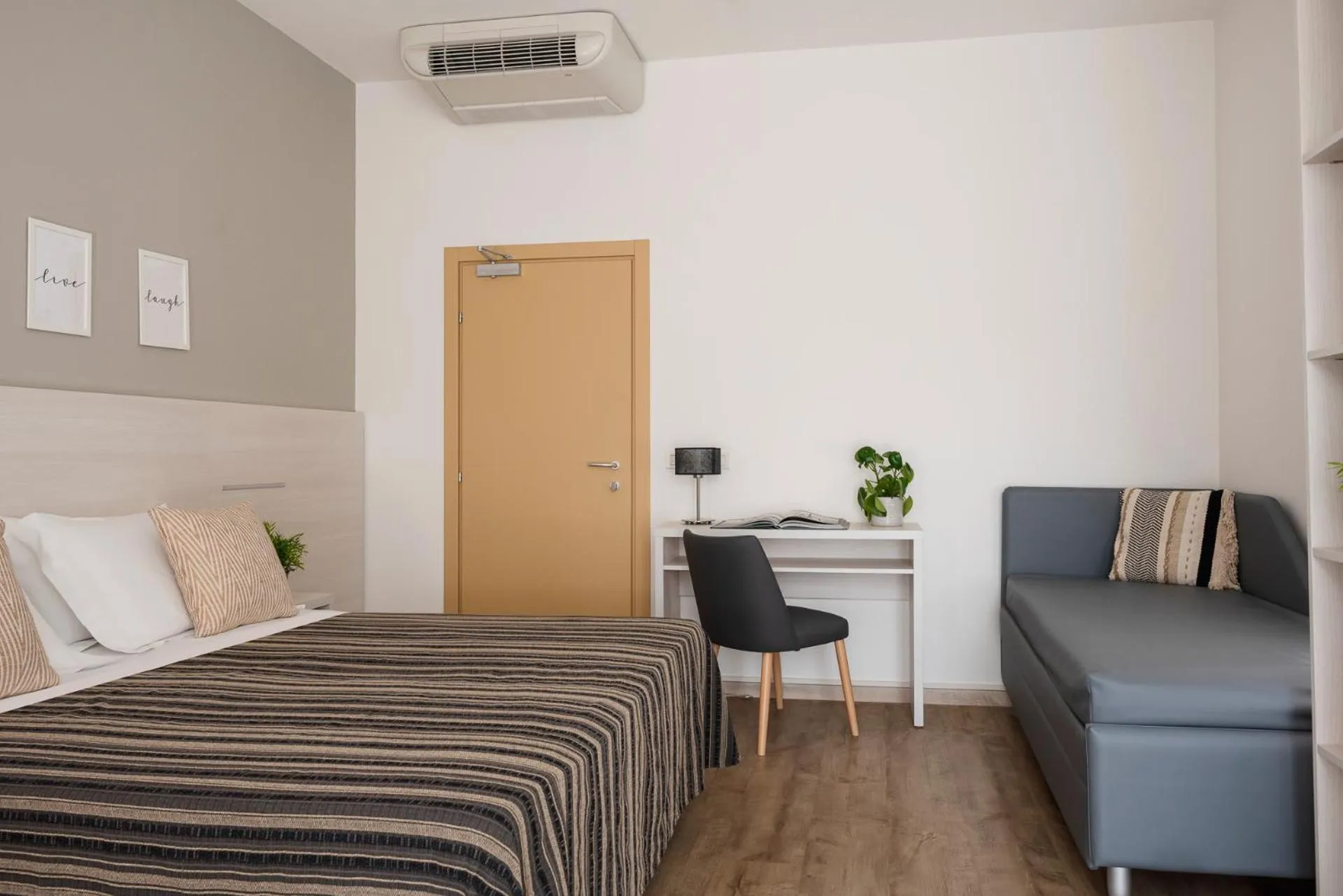 Bedroom, Bed in Club Hotel