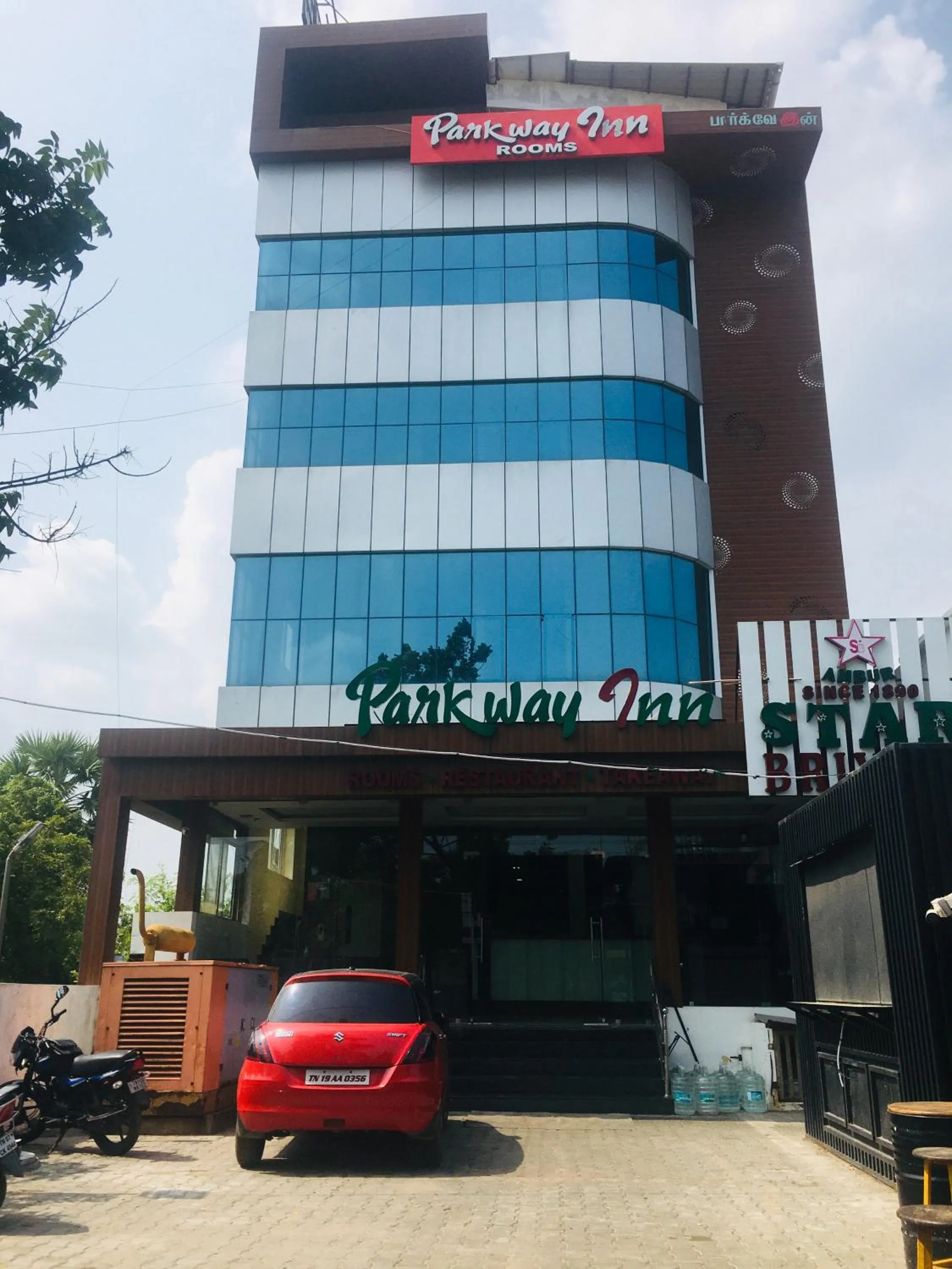 Property building in Hotel ParkwayInn