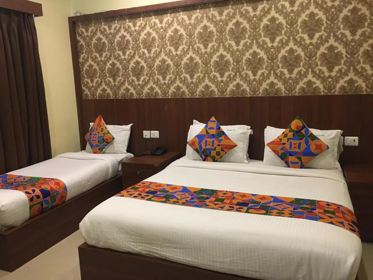 Photo of the whole room, Bed in Hotel ParkwayInn