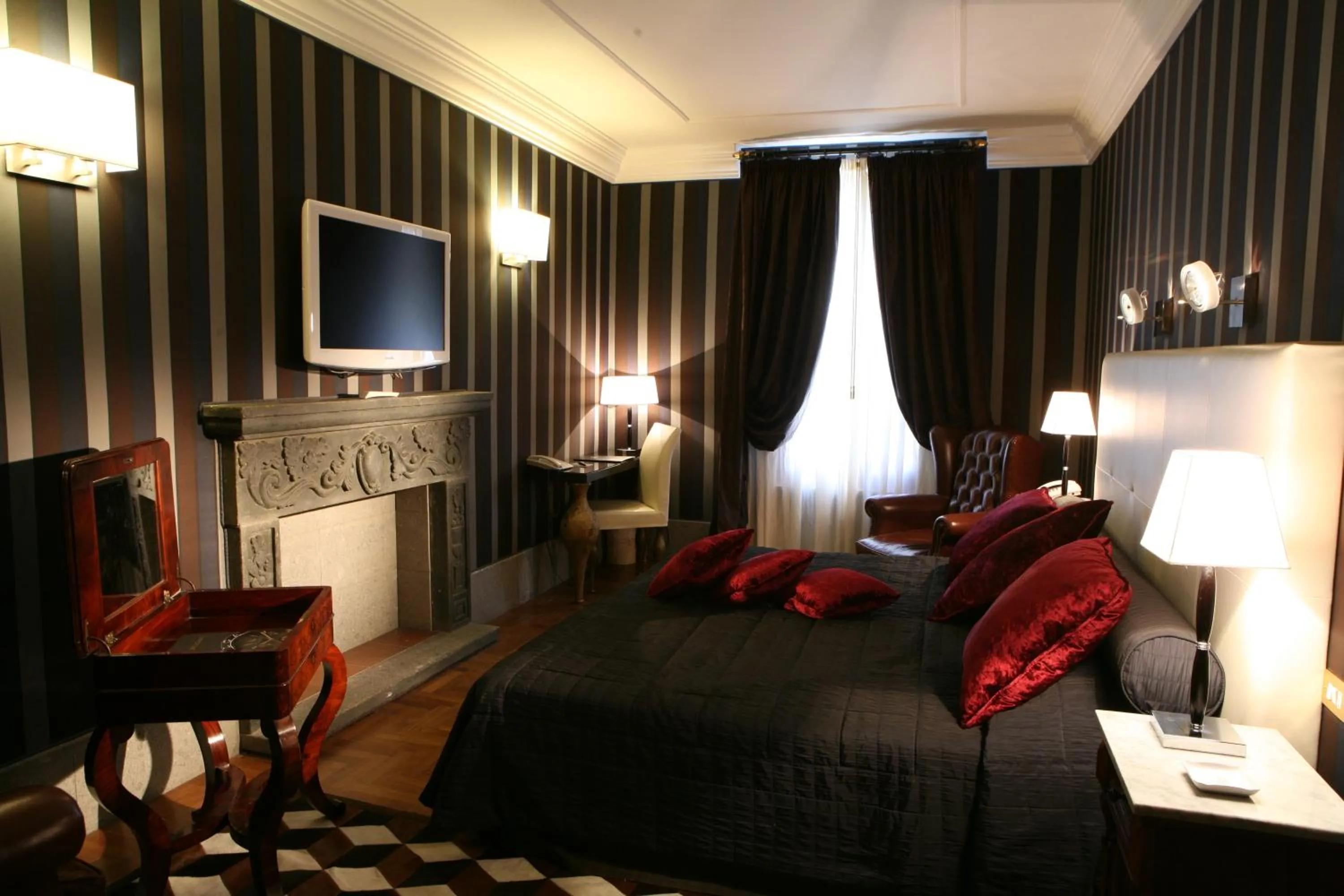 Photo of the whole room, Bed in The Inn at the Spanish Steps Luxury Collection - The Inn at the Spanish Steps
