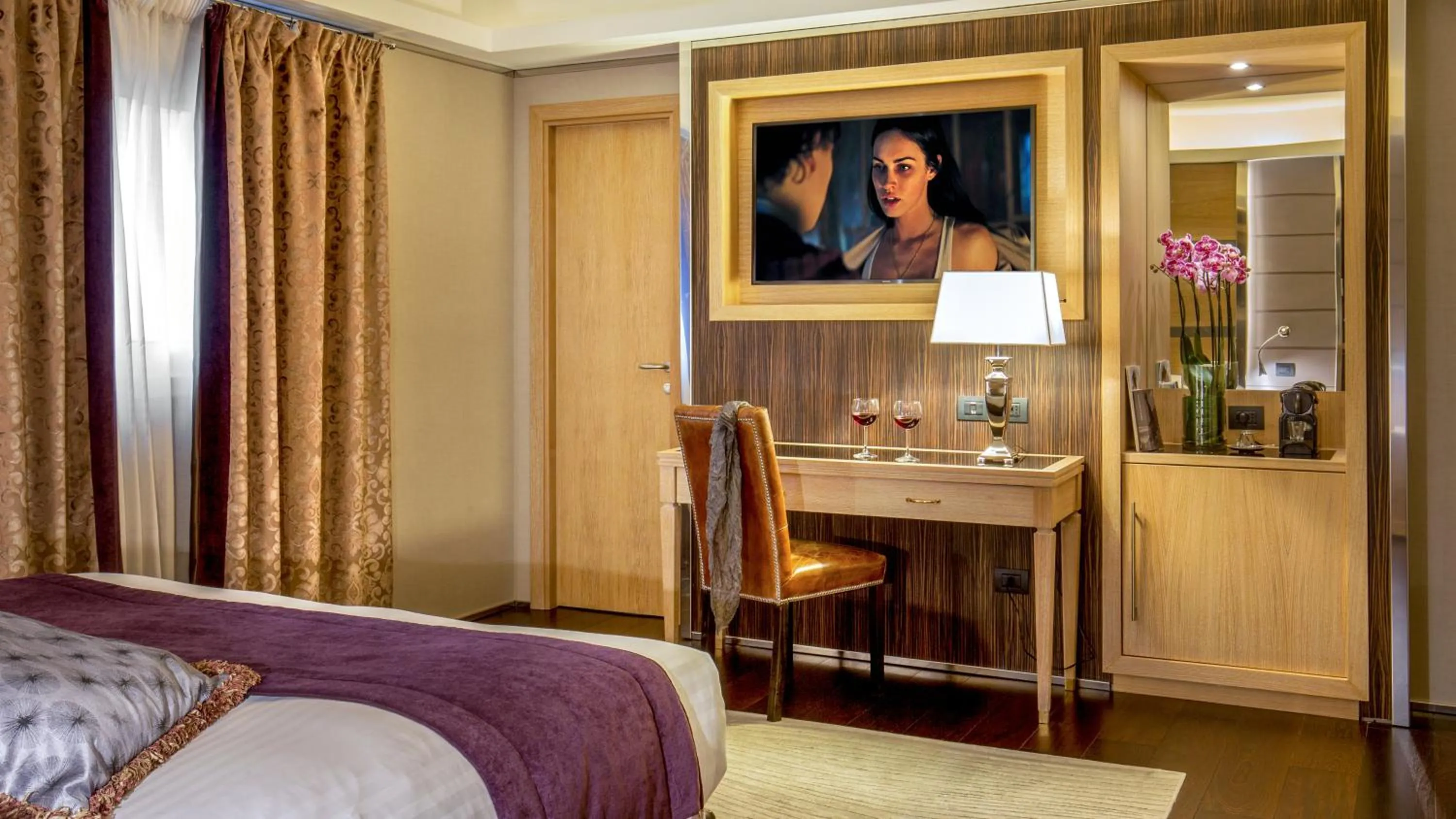 Bed in The Inn at the Spanish Steps Luxury Collection - The Inn at the Spanish Steps