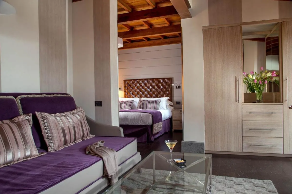 Bed in The Inn at the Spanish Steps Luxury Collection - The Inn at the Spanish Steps