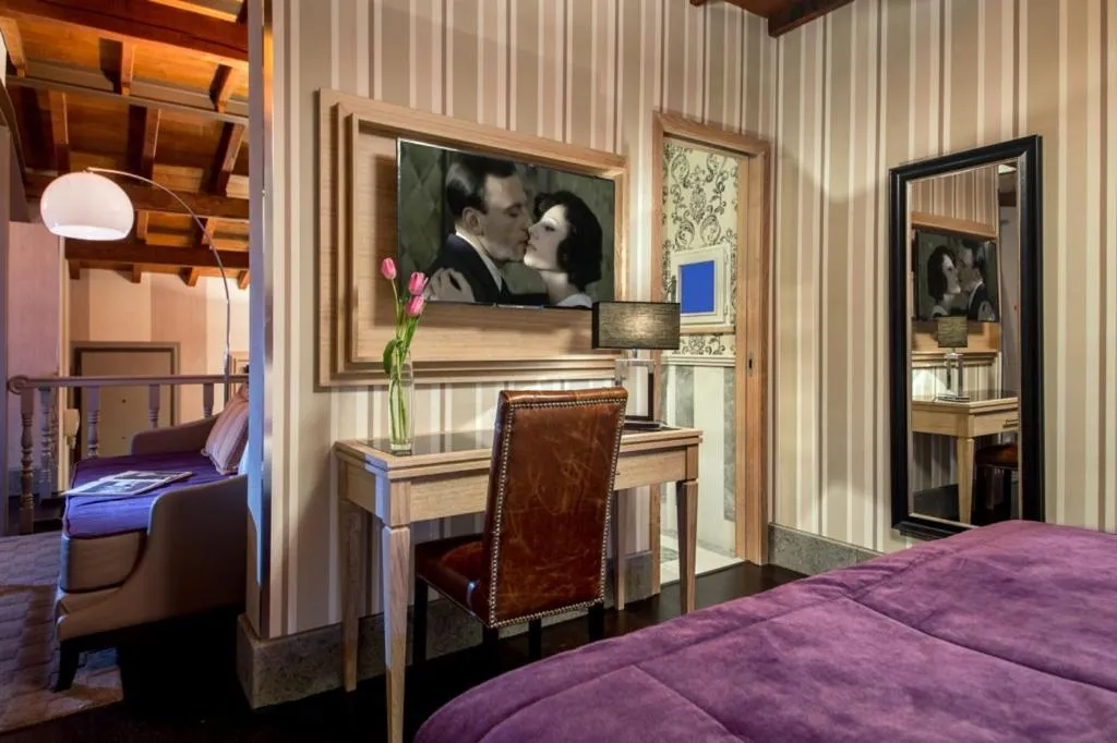TV and multimedia, Bed in The Inn at the Spanish Steps Luxury Collection - The Inn at the Spanish Steps