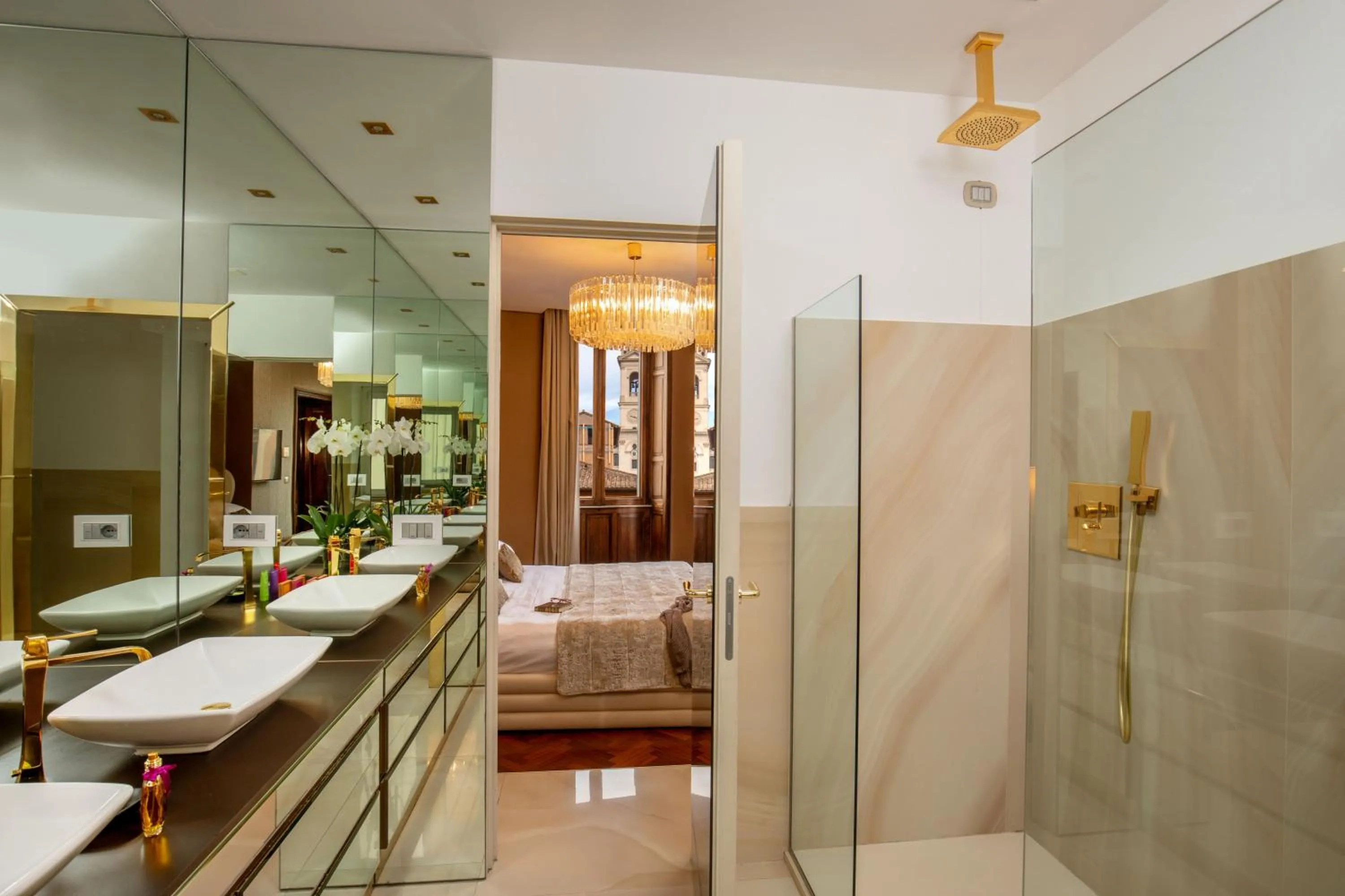 Shower, Bed in The Inn at the Spanish Steps Luxury Collection - The Inn at the Spanish Steps