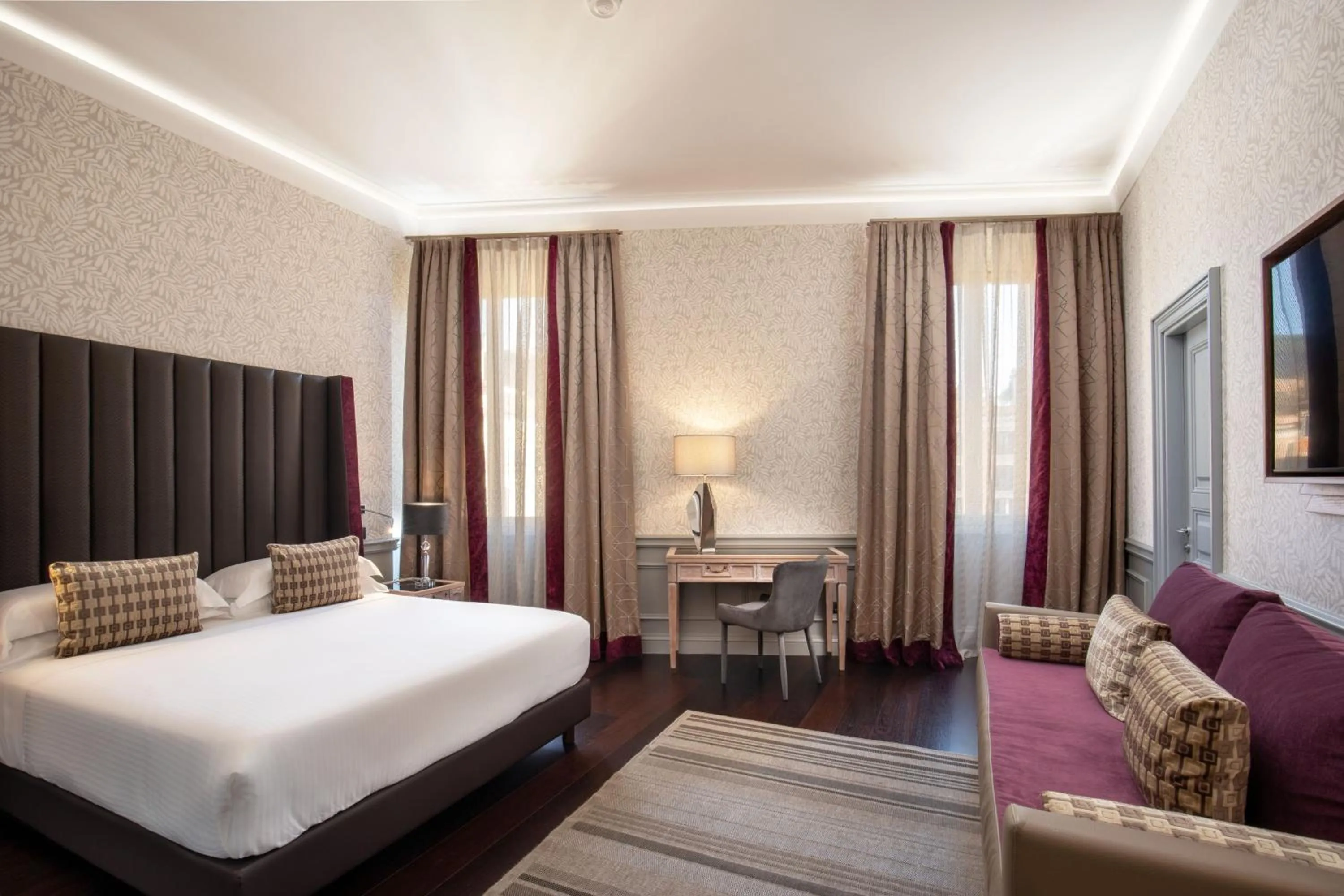 Bed in The Inn at the Spanish Steps Luxury Collection - The Inn at the Spanish Steps