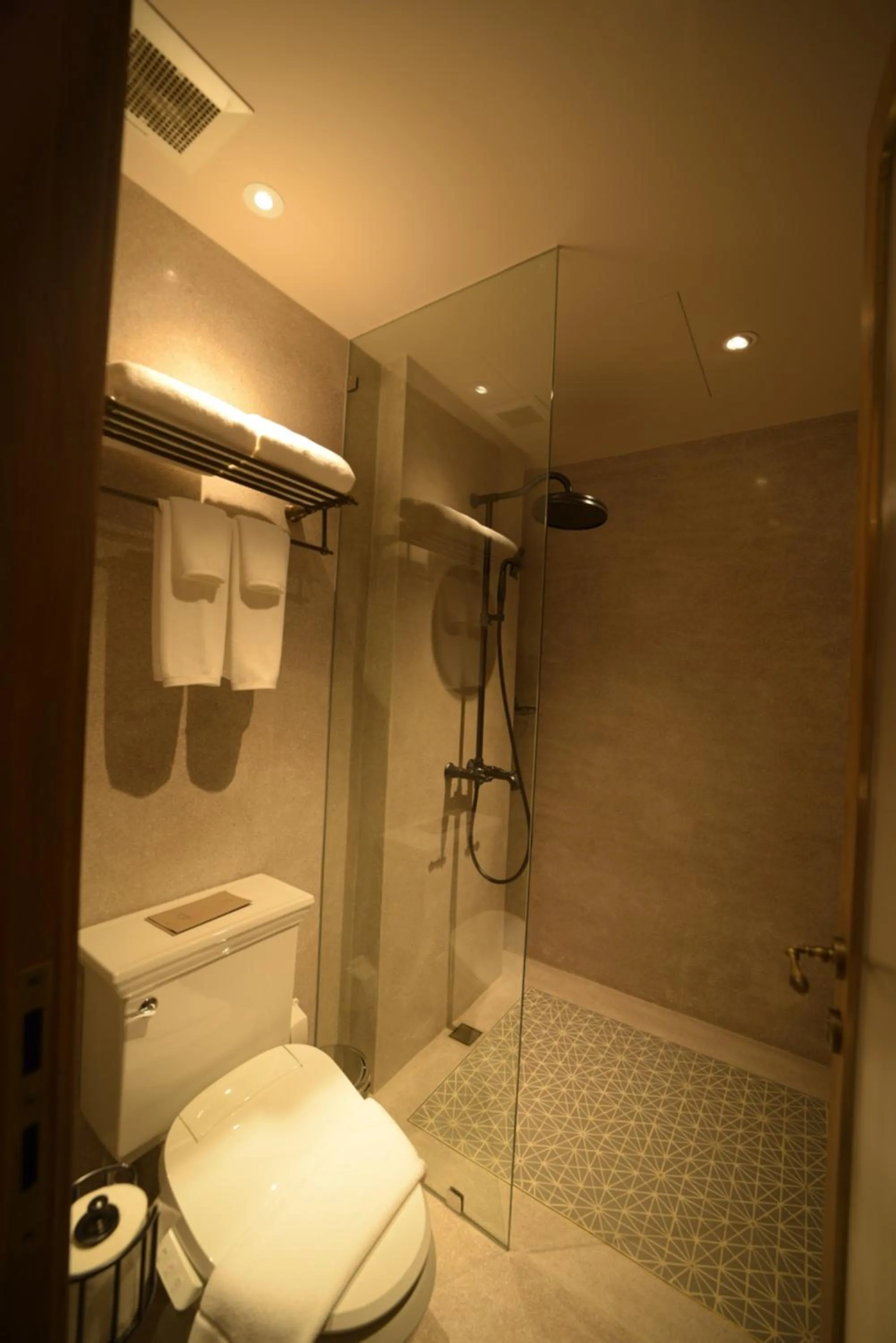 Shower in Hotel Verdigris