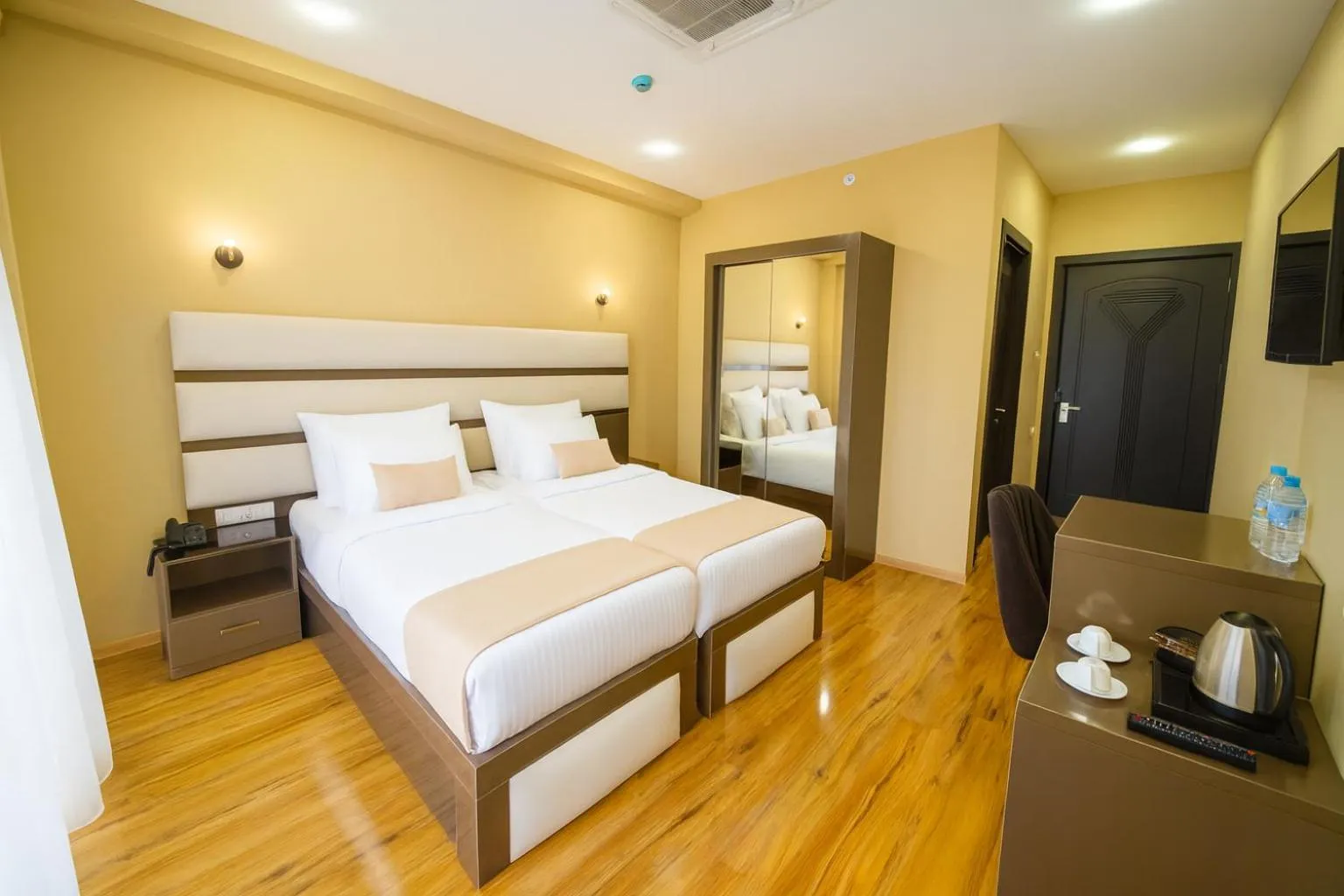 Bedroom, Bed in Hotel Residence Plaza