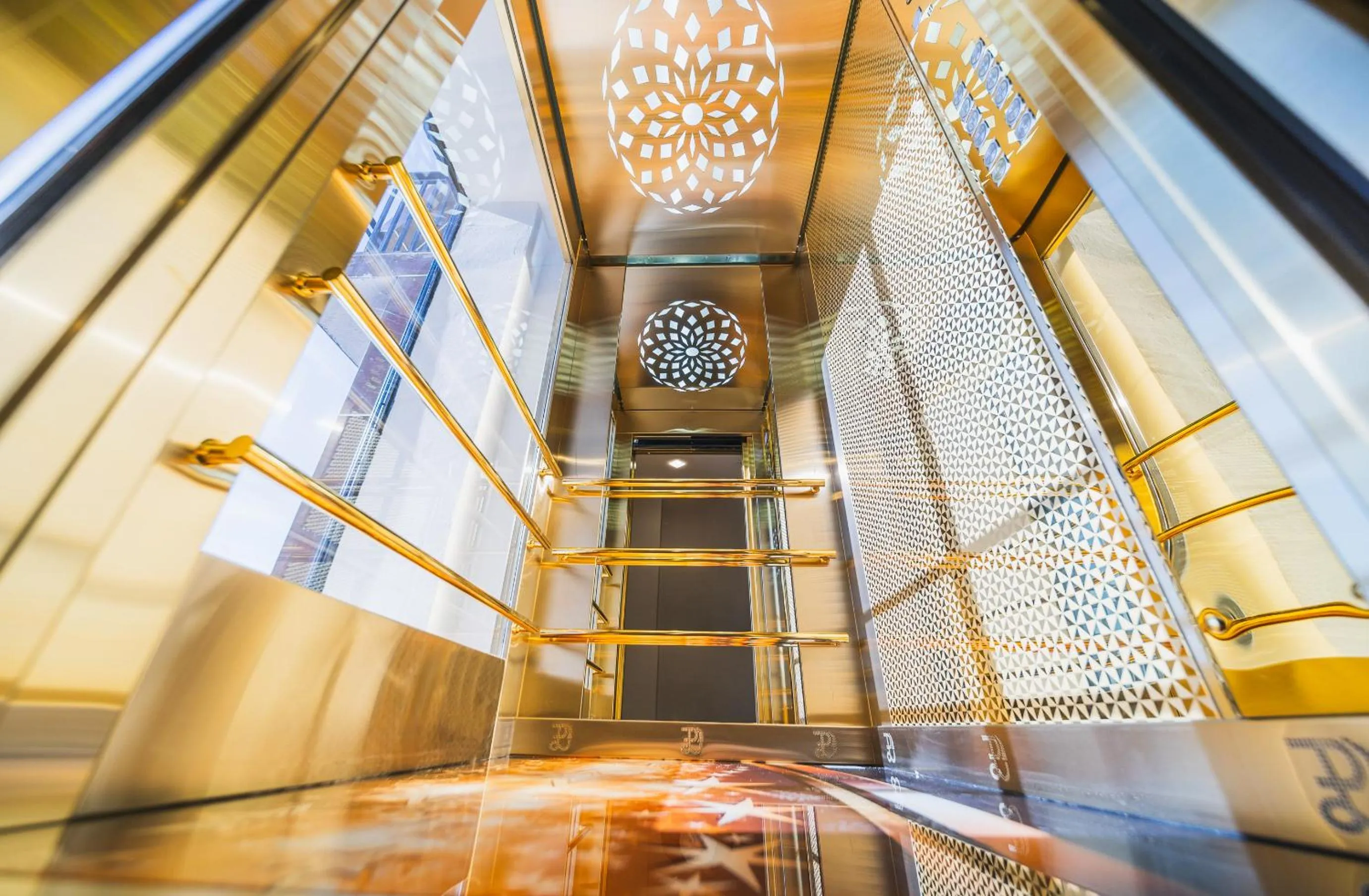 elevator in Hotel Residence Plaza