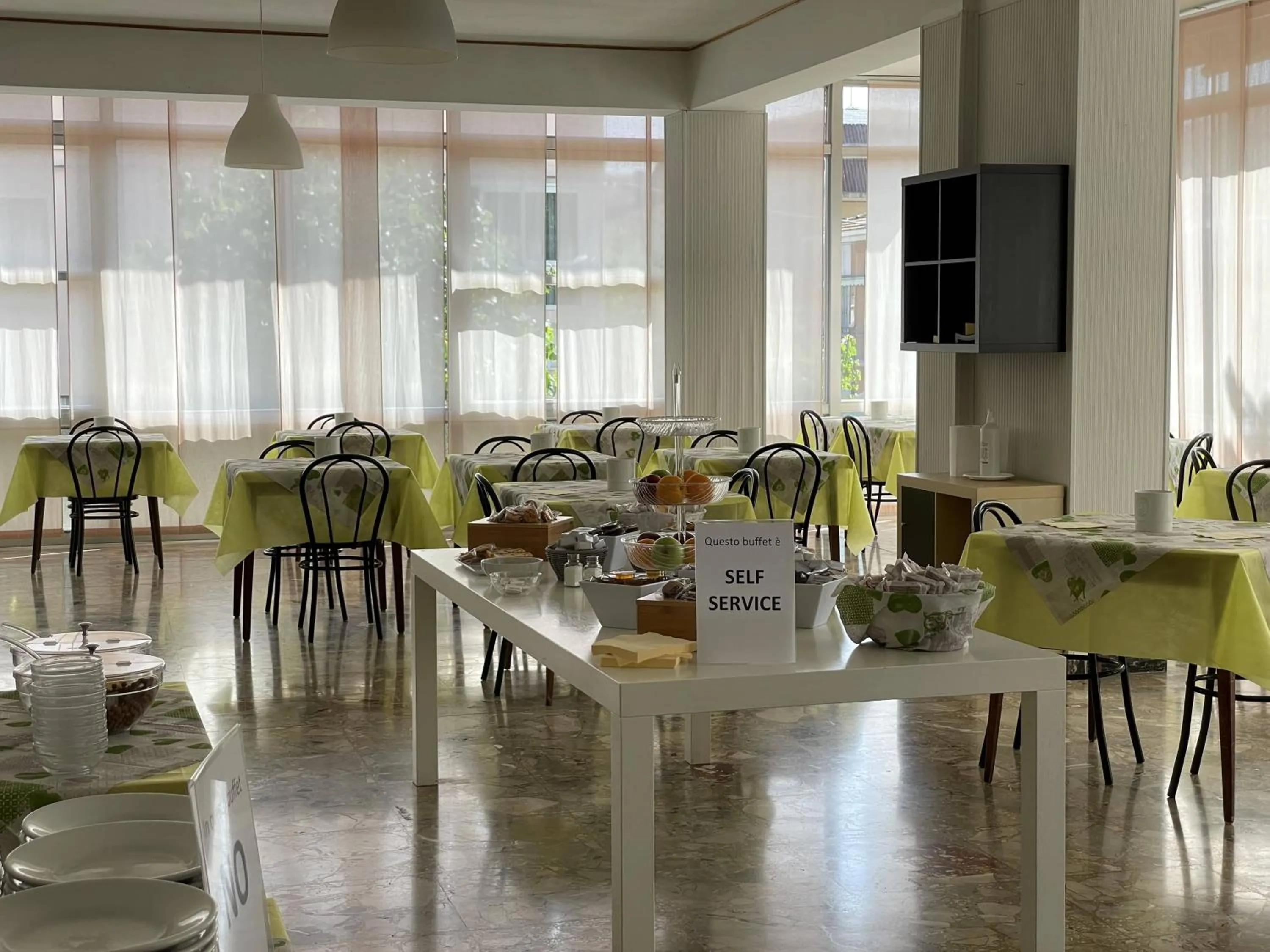 Breakfast in Hotel Apis