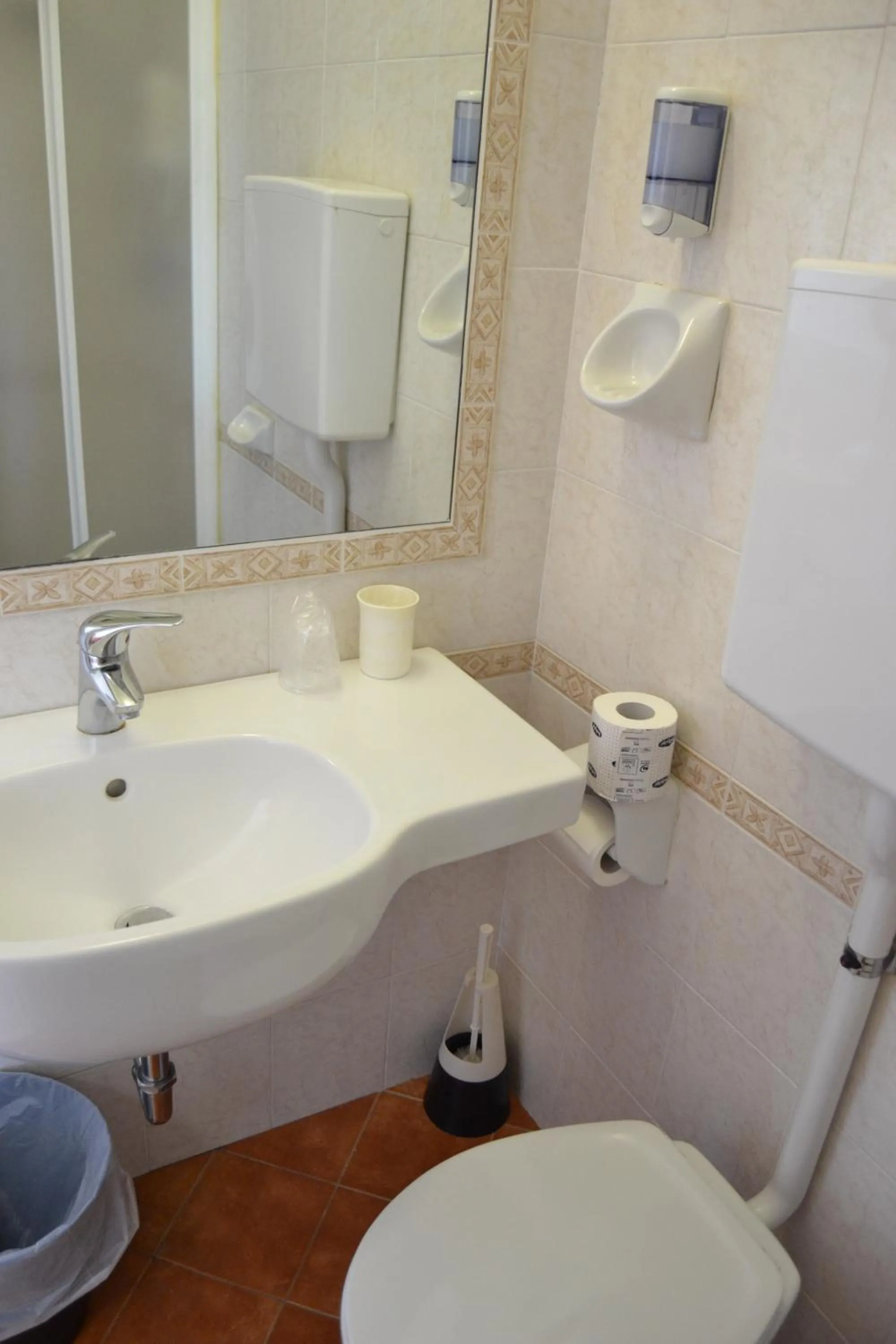 Toilet in Hotel Apis