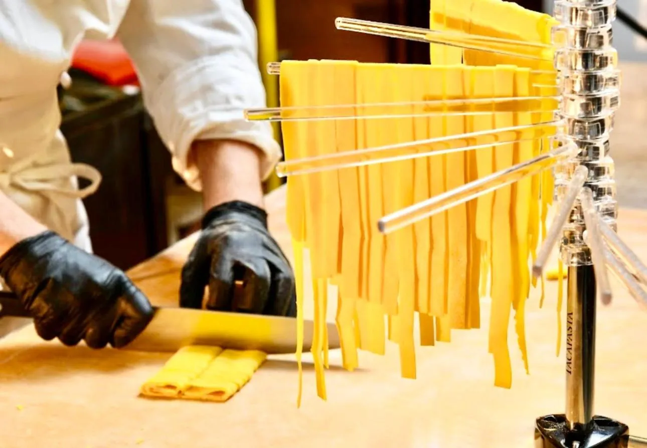 Restaurant/places to eat in Hotel Kennedy