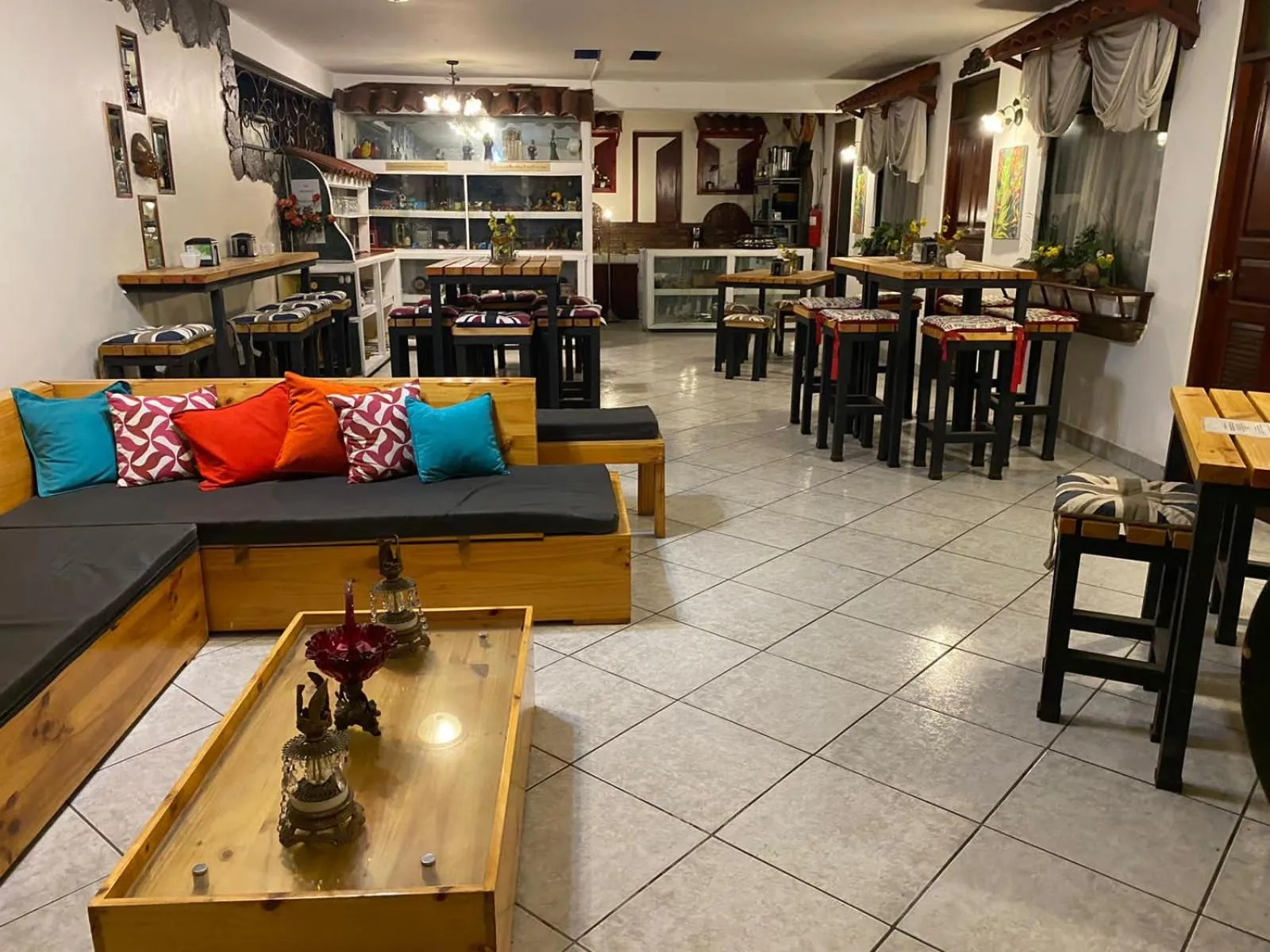 Restaurant/places to eat in Inca Real