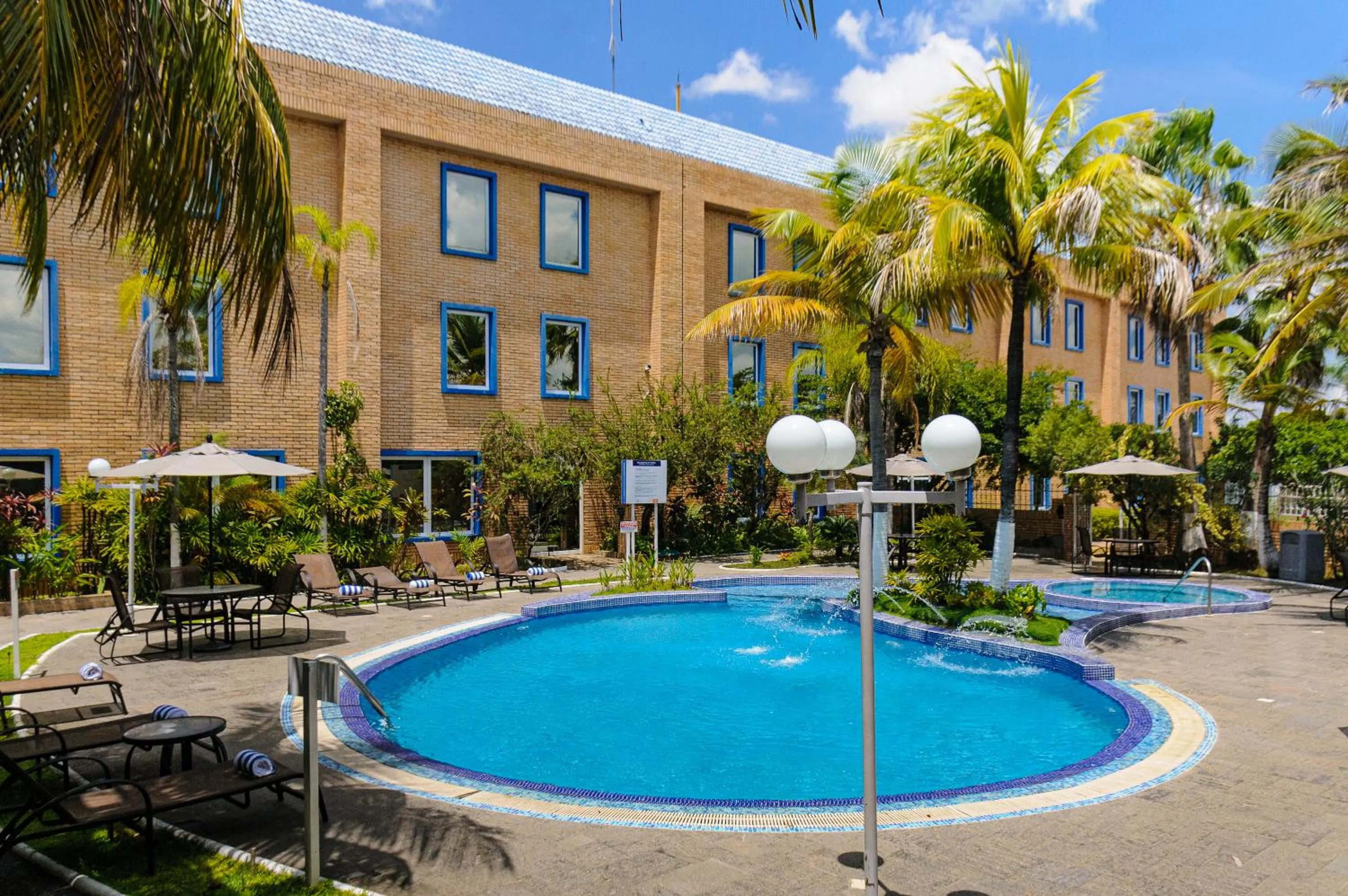 Swimming pool in Eurobuilding Express El Tigre