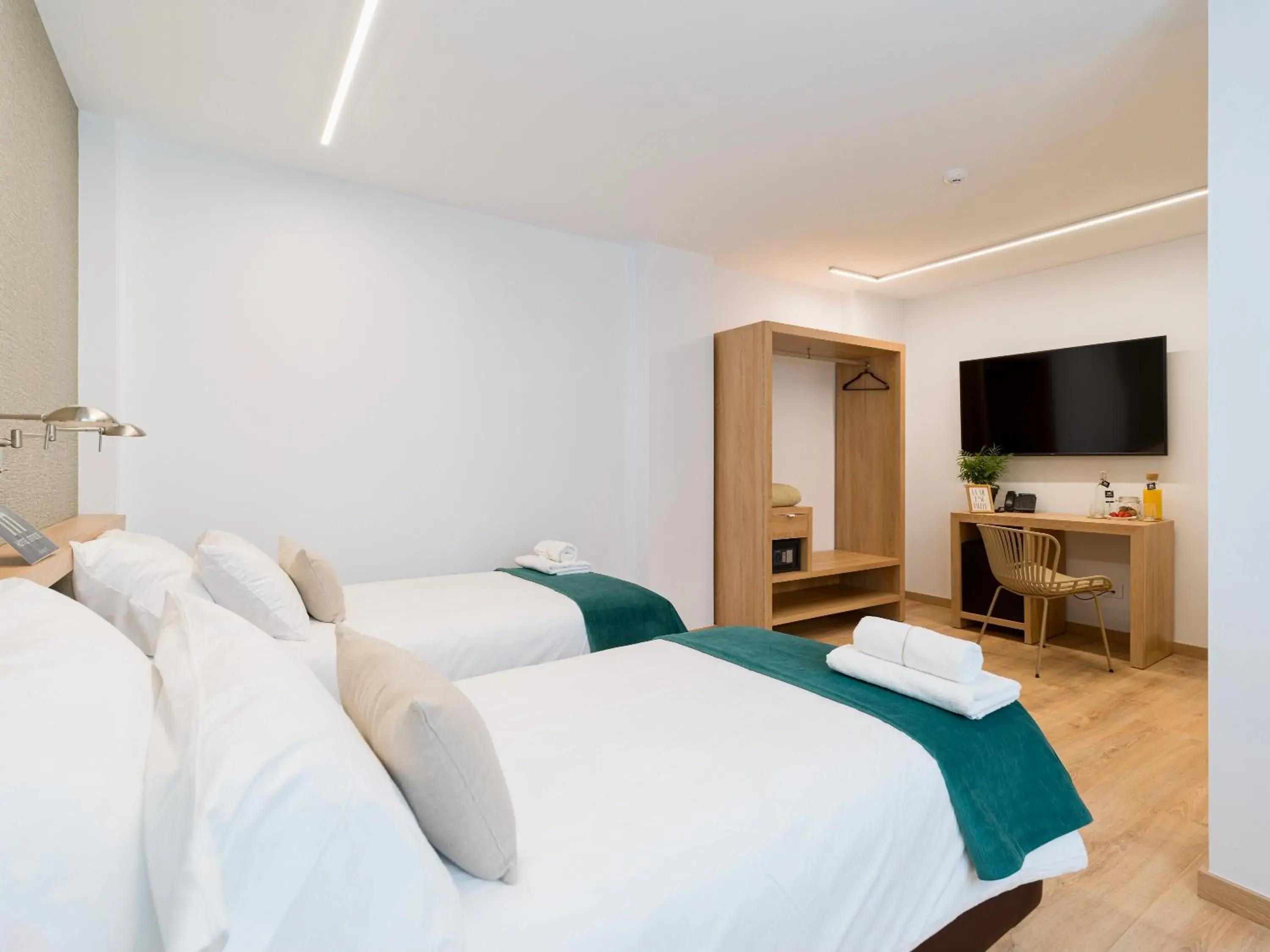 Superior Double or Twin Room in Hotel Emeté & Coworking by Airnest Superior Double or Twin Room in Hotel Emeté & Coworking by Airnest