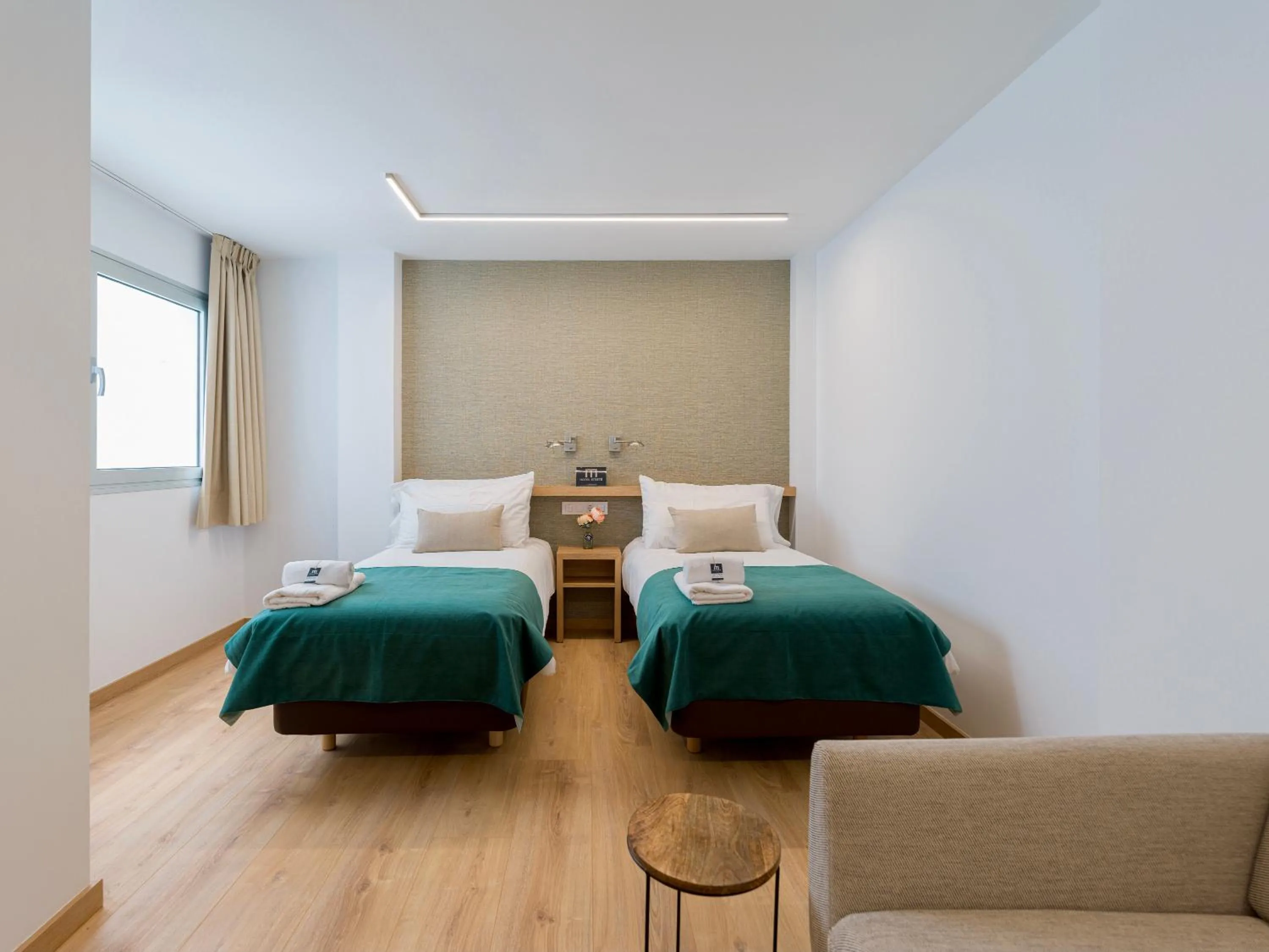 Photo of the whole room, Bed in Hotel Emeté & Coworking by Airnest