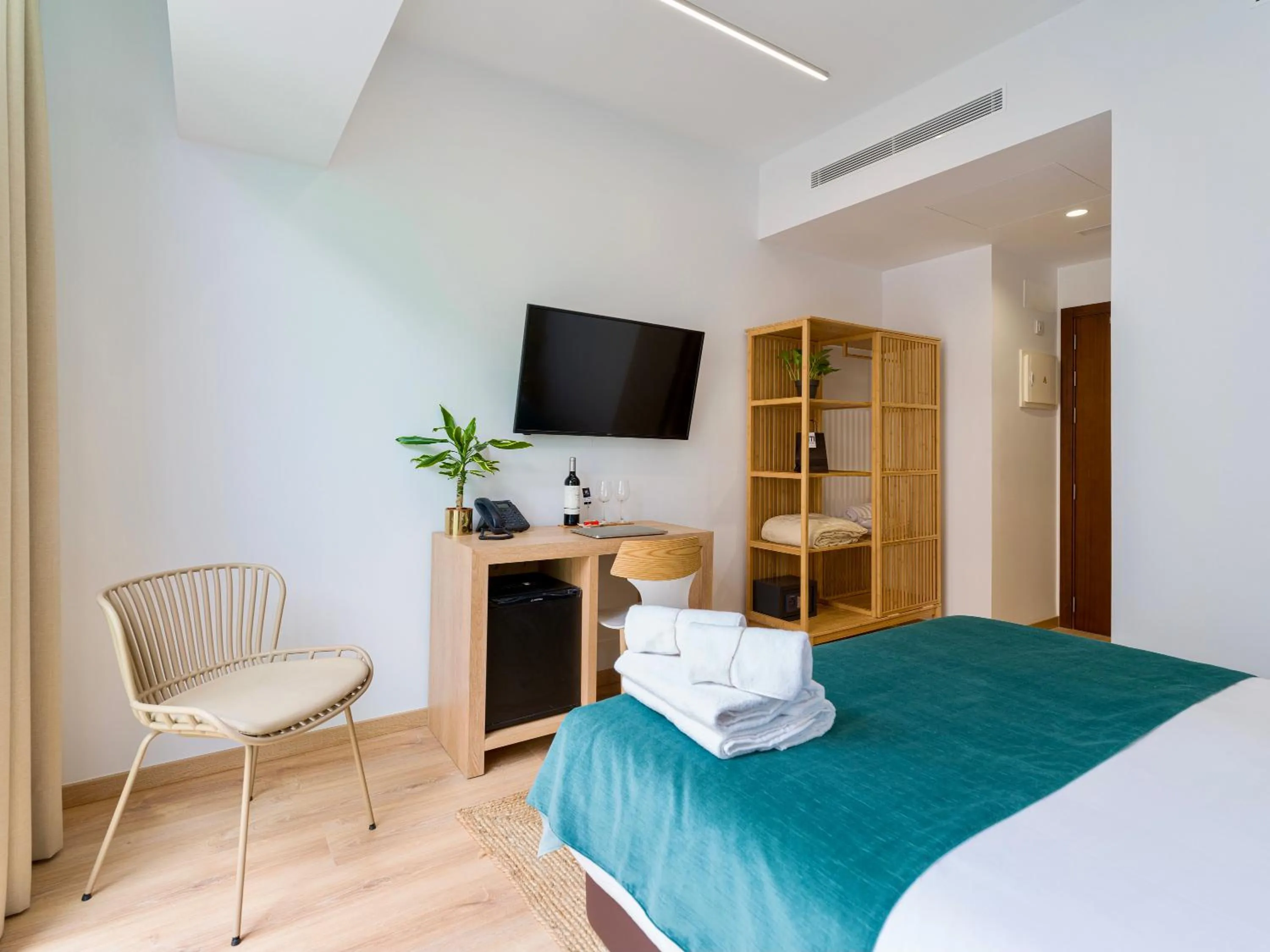 Photo of the whole room, Bed in Hotel Emeté & Coworking by Airnest