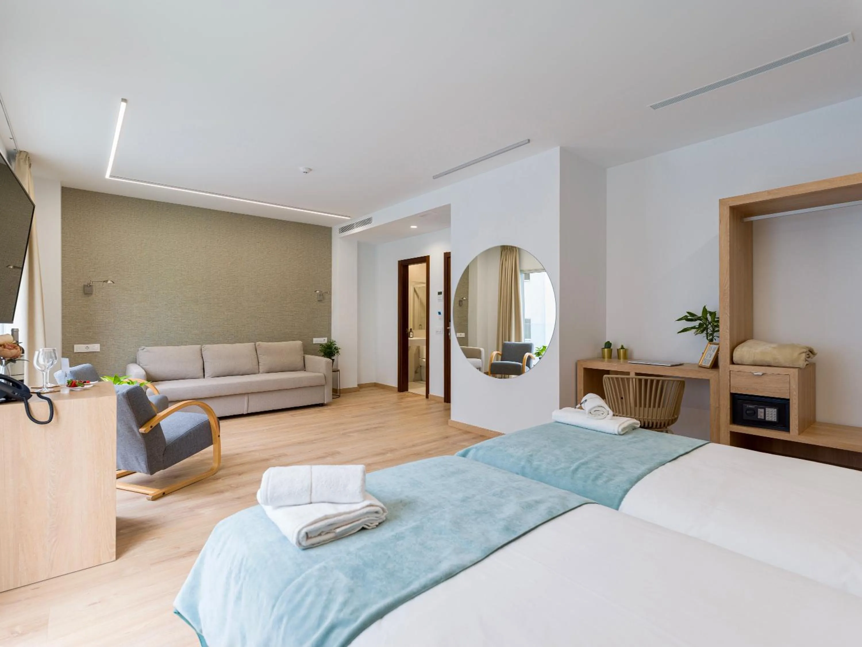 Photo of the whole room, Bed in Hotel Emeté & Coworking by Airnest