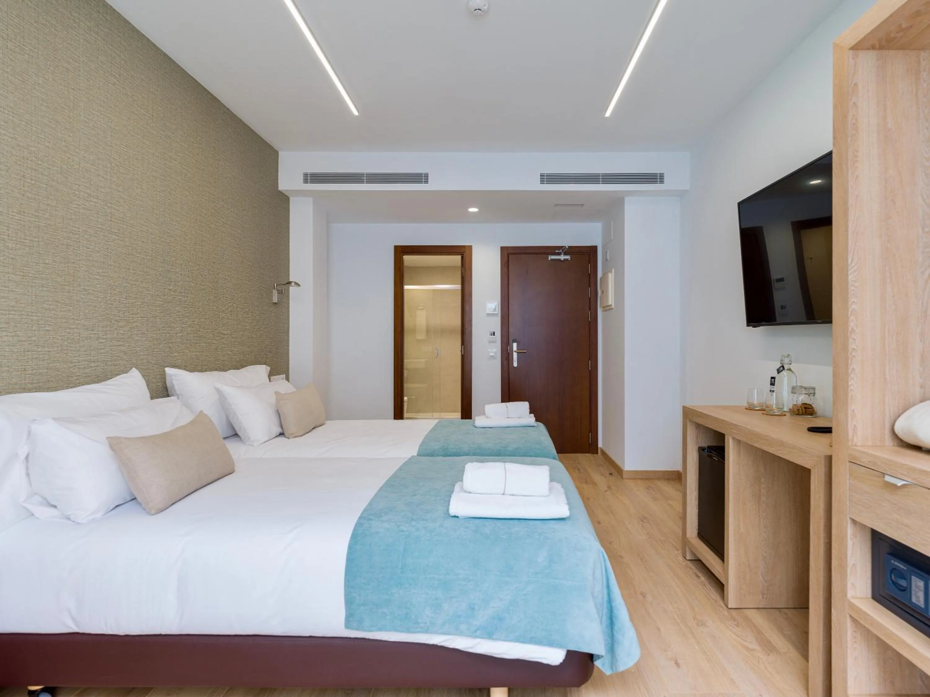 Photo of the whole room, Bed in Hotel Emeté & Coworking by Airnest