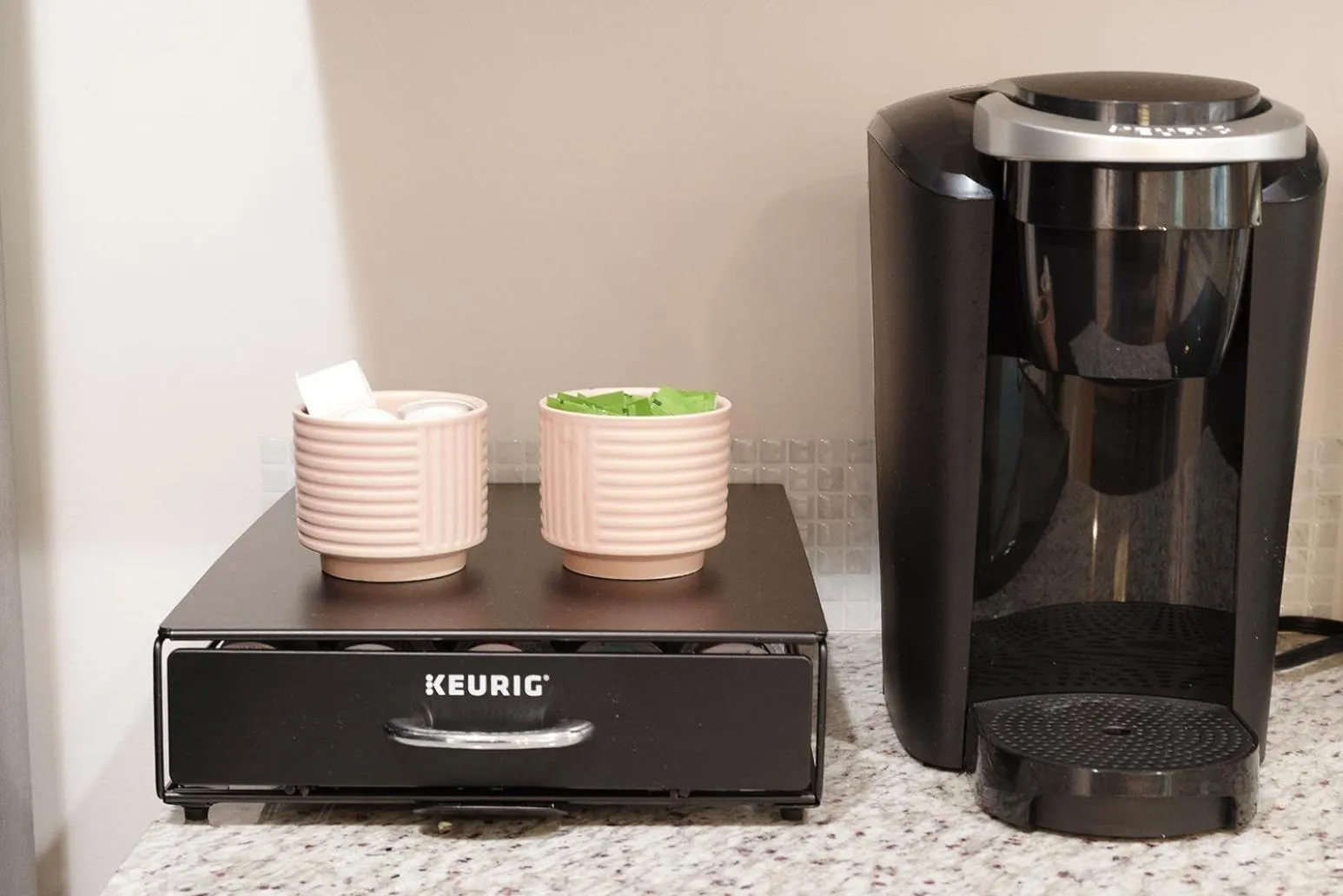 Coffee/tea facilities in NEW Cozy House 5 Min Three Sisters Springs