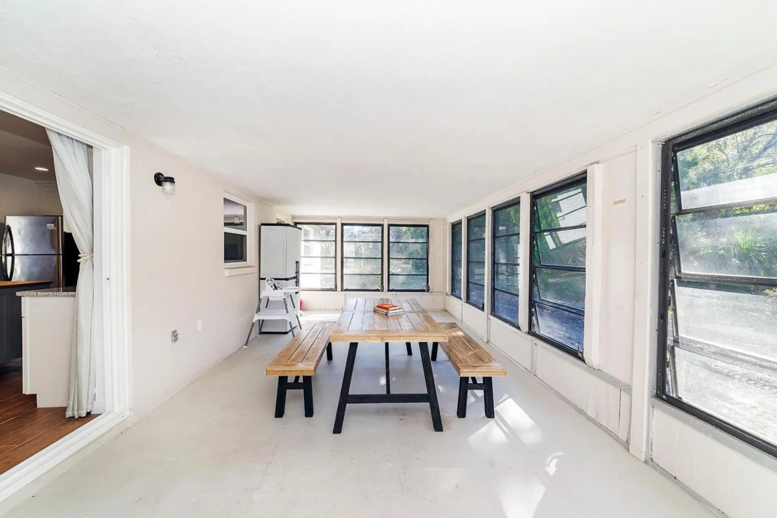 Balcony/Terrace in NEW Cozy House 5 Min Three Sisters Springs