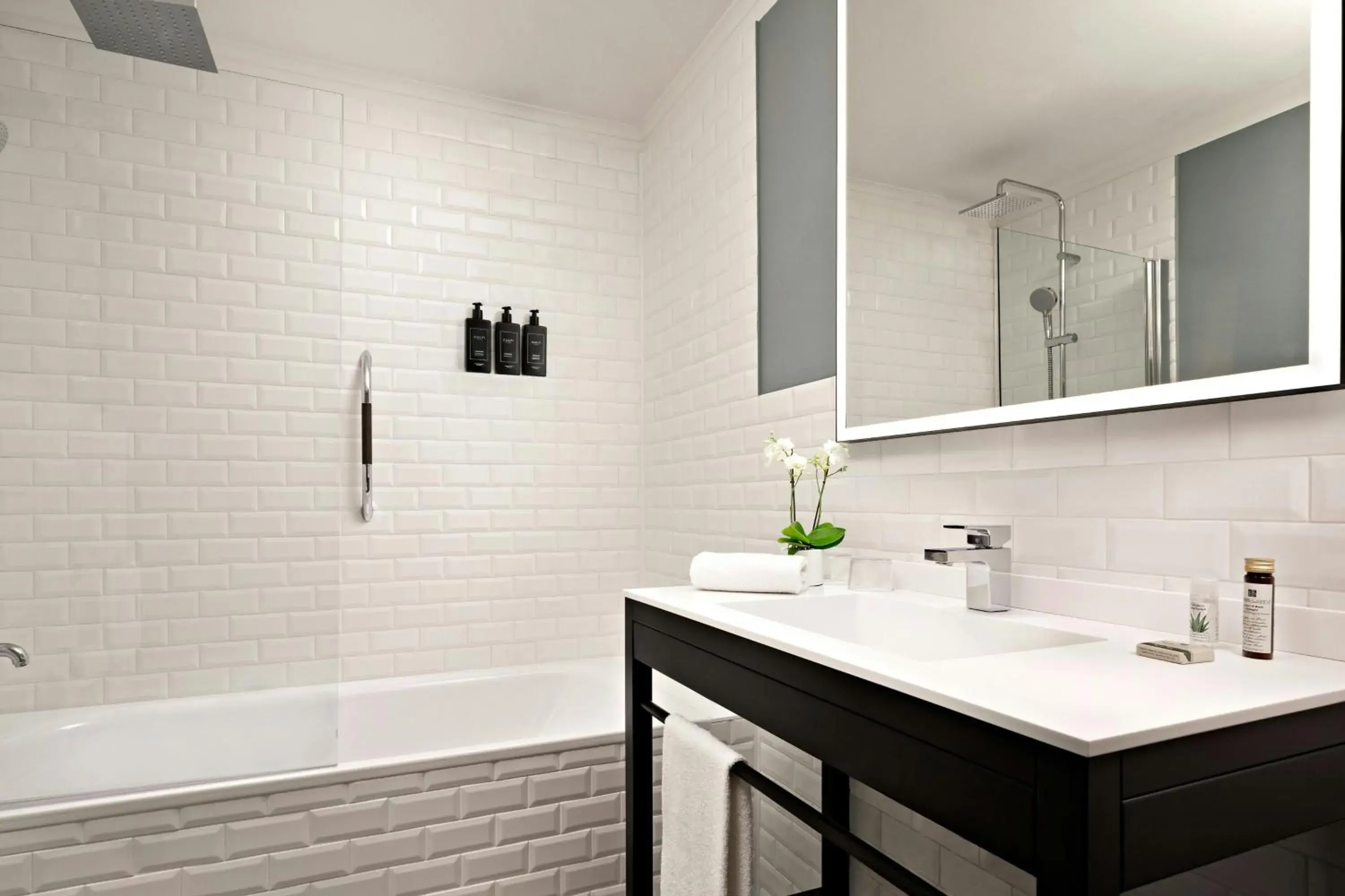 Bathroom in Duo Milan Porta Nuova, a Tribute Portfolio Hotel Bathroom in Duo Milan Porta Nuova, a Tribute Portfolio Hotel