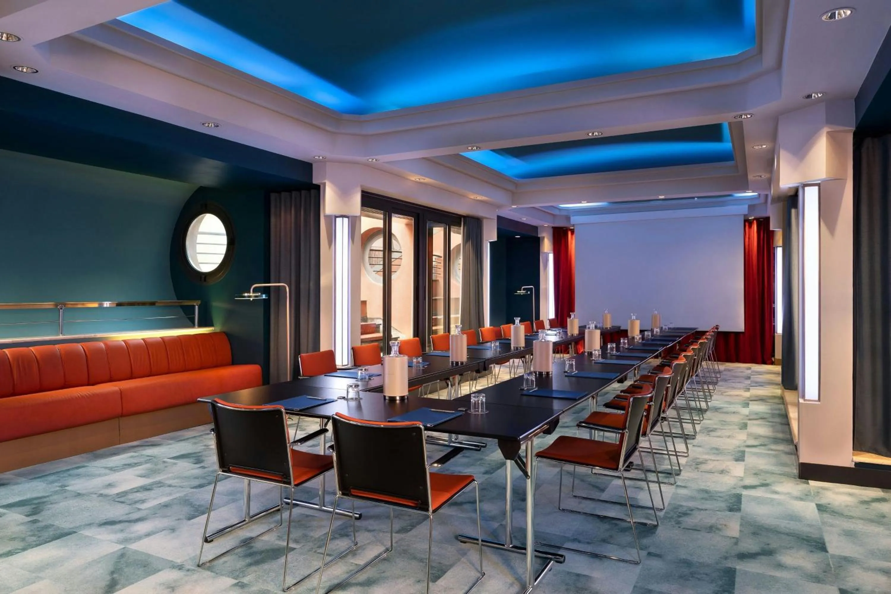 Lounge or bar in Duo Milan Porta Nuova, a Tribute Portfolio Hotel