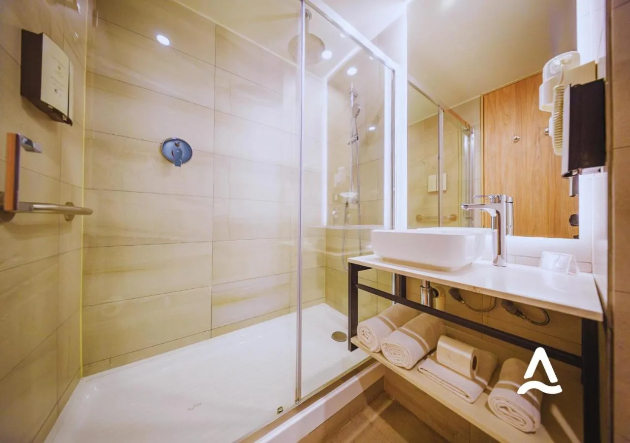 Shower in Almasur Providencia