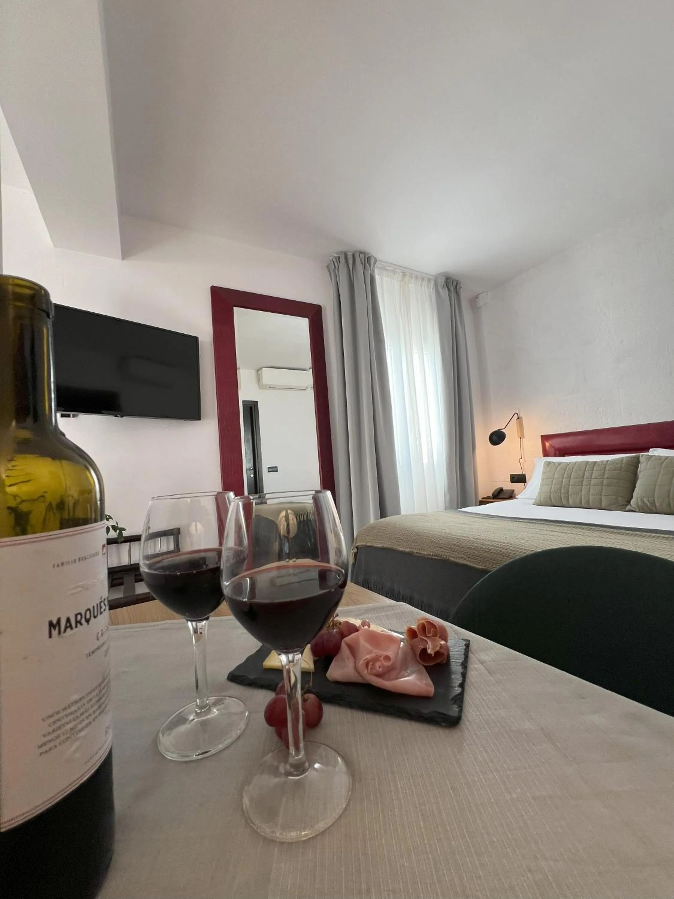 Photo of the whole room, Bed in Hotel San Miguel Menorca