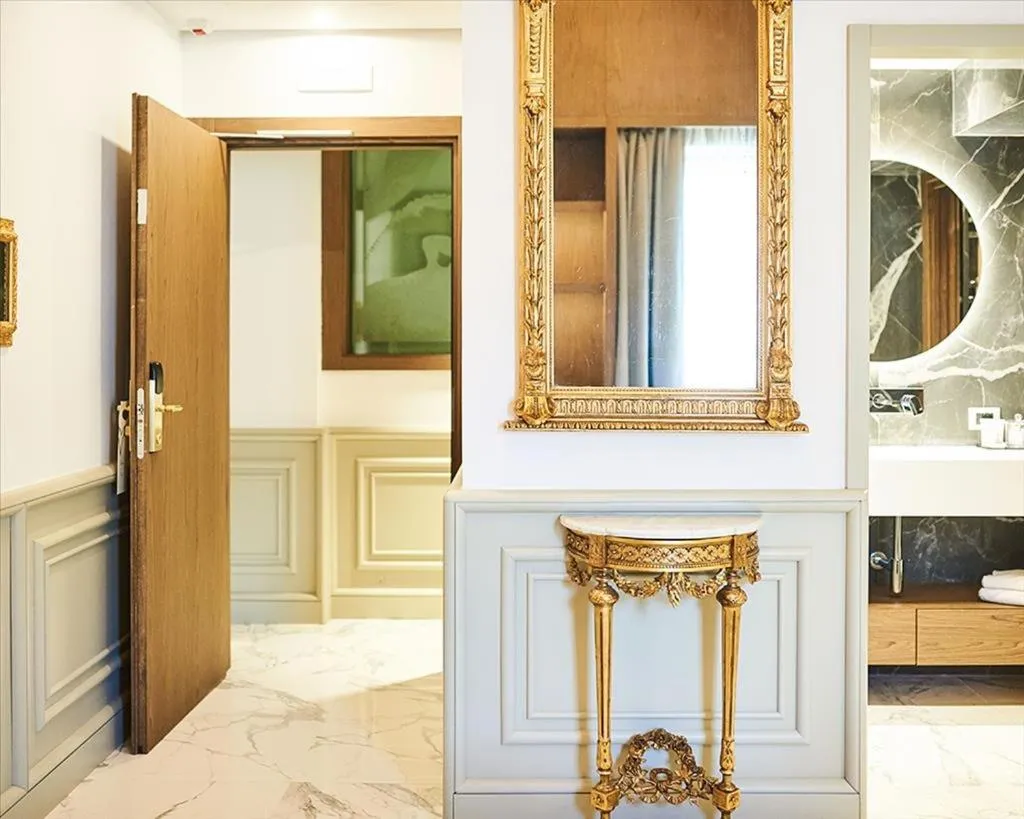 Bedroom in Hotel Valadier