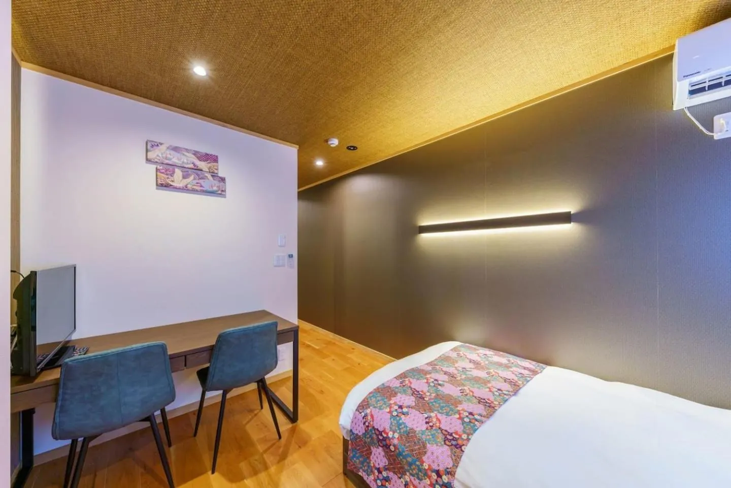 Bedroom, Bed in YADOYA Suzume