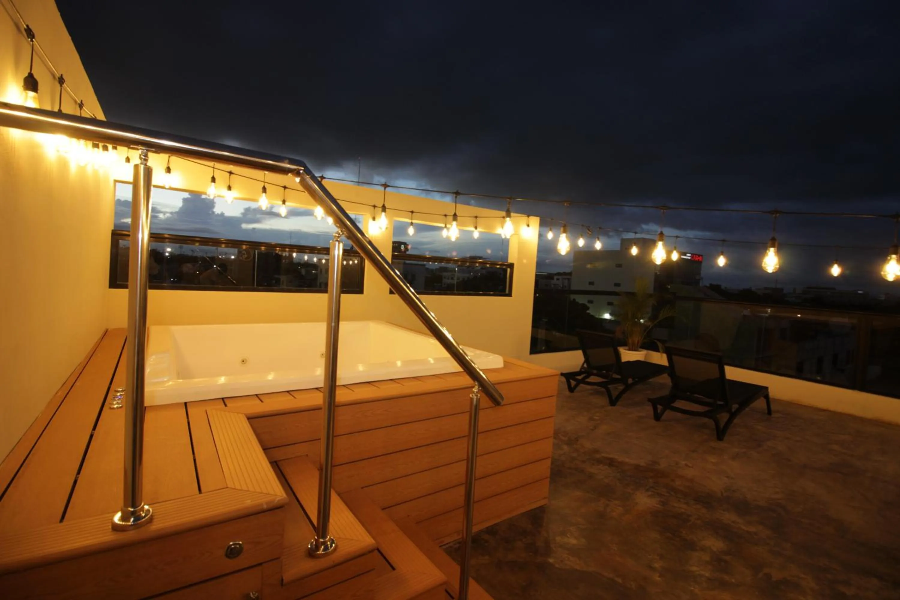 Swimming pool in Studio 27