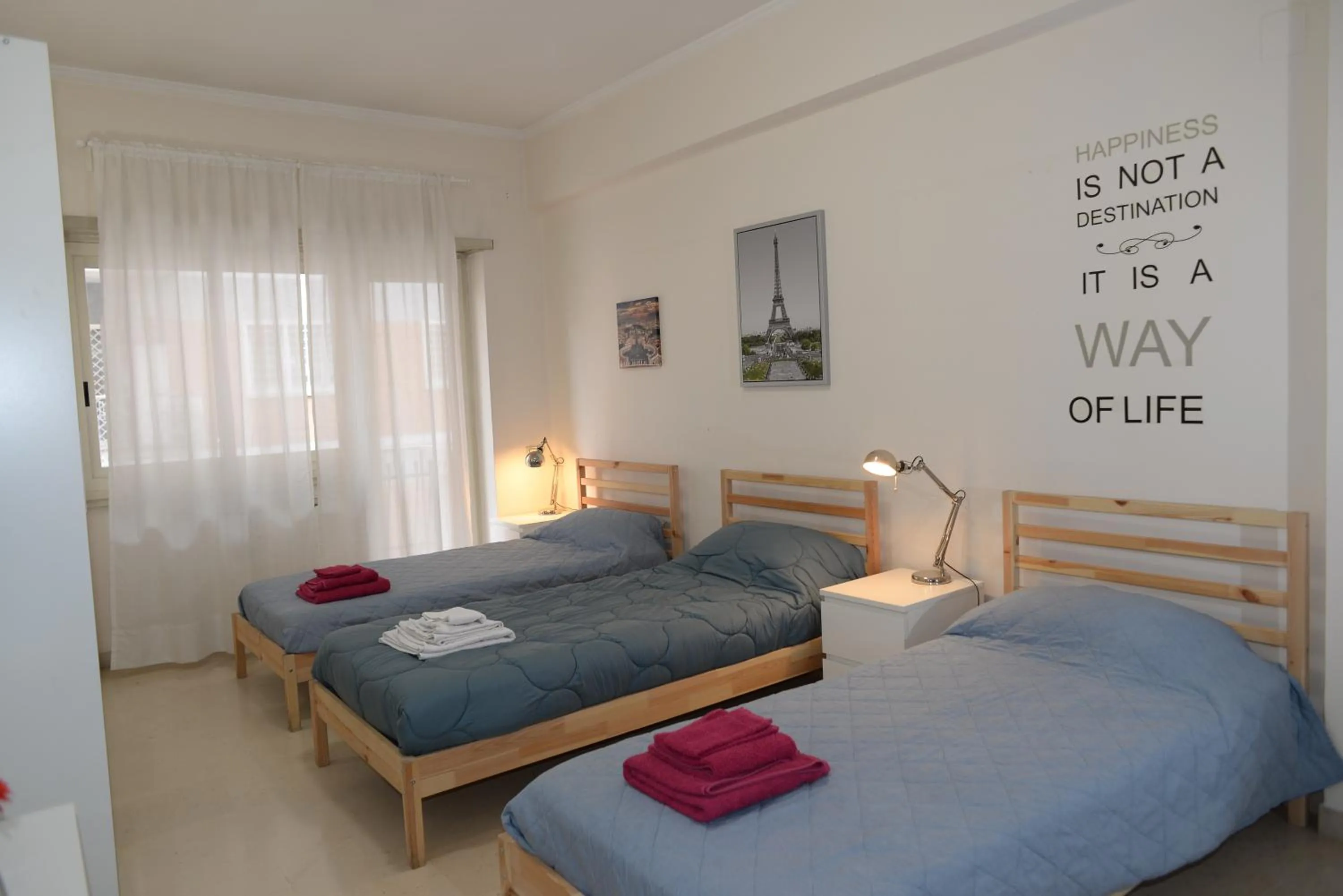 Bed in Emilios Home Entire Apartament up to 7 people