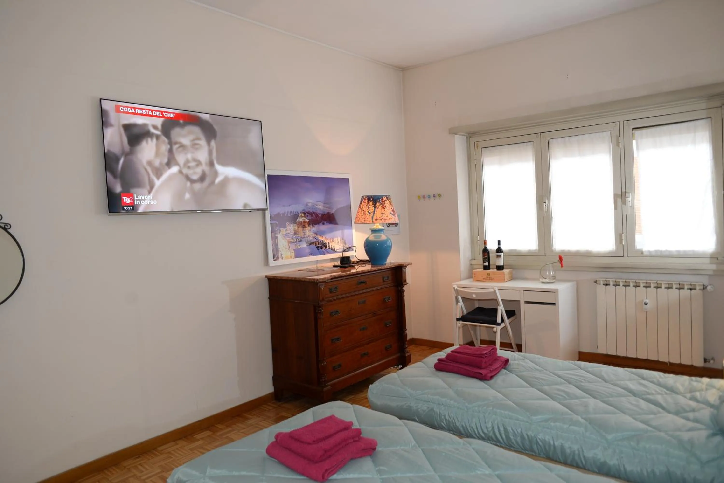 Bed in Emilios Home Entire Apartament up to 7 people