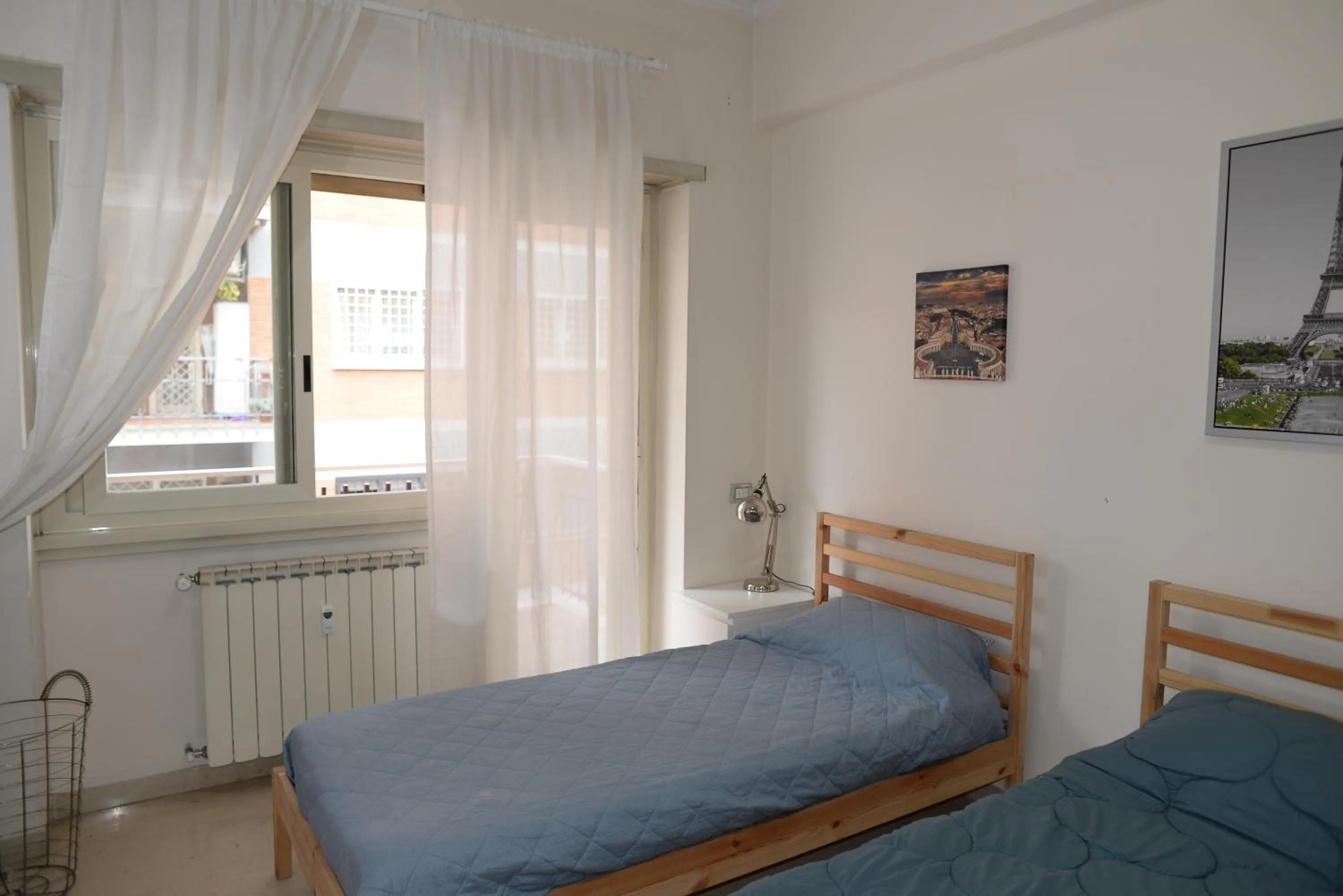 Bed in Emilios Home Entire Apartament up to 7 people