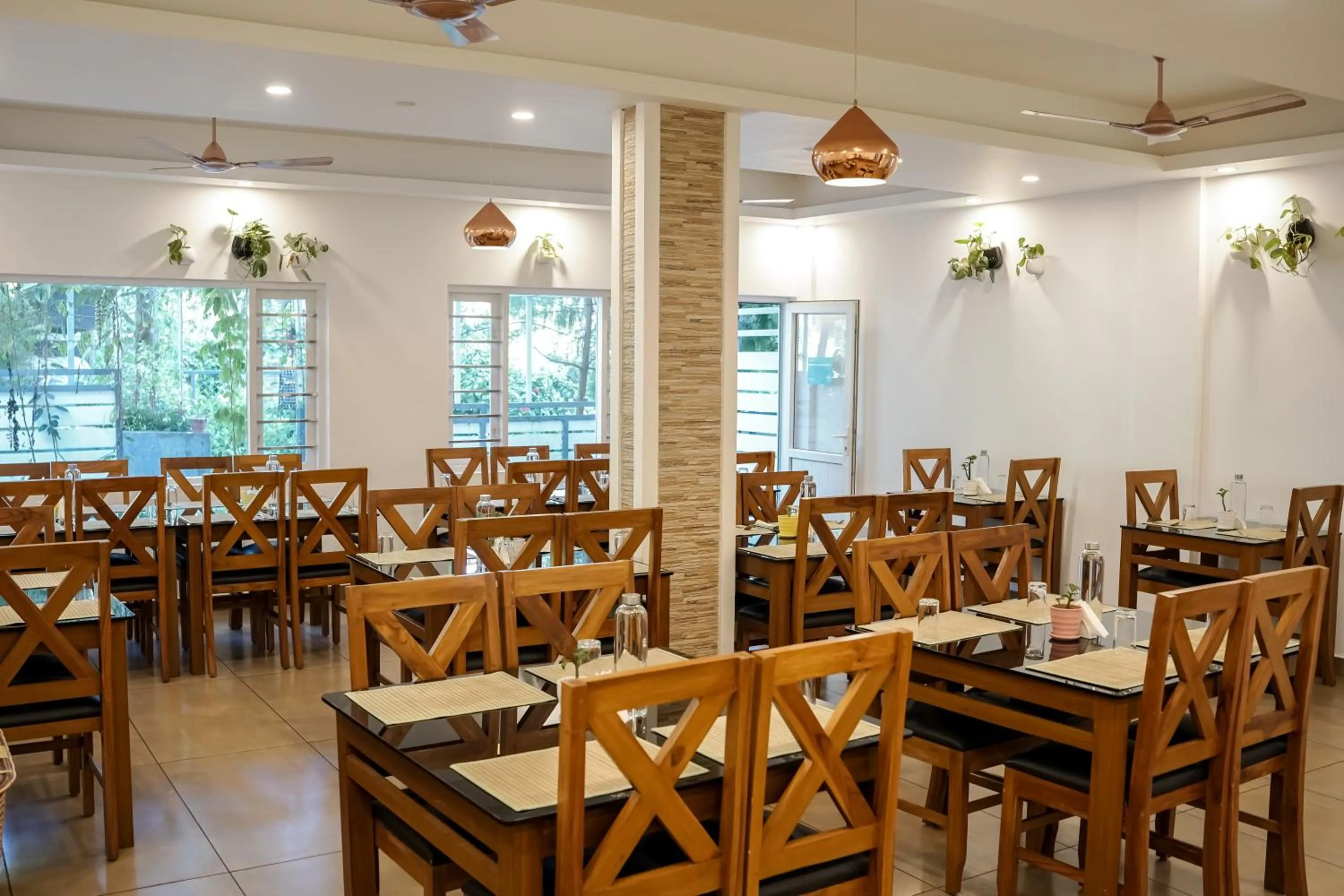 Restaurant/places to eat in Munnar Ice Queen Resorts