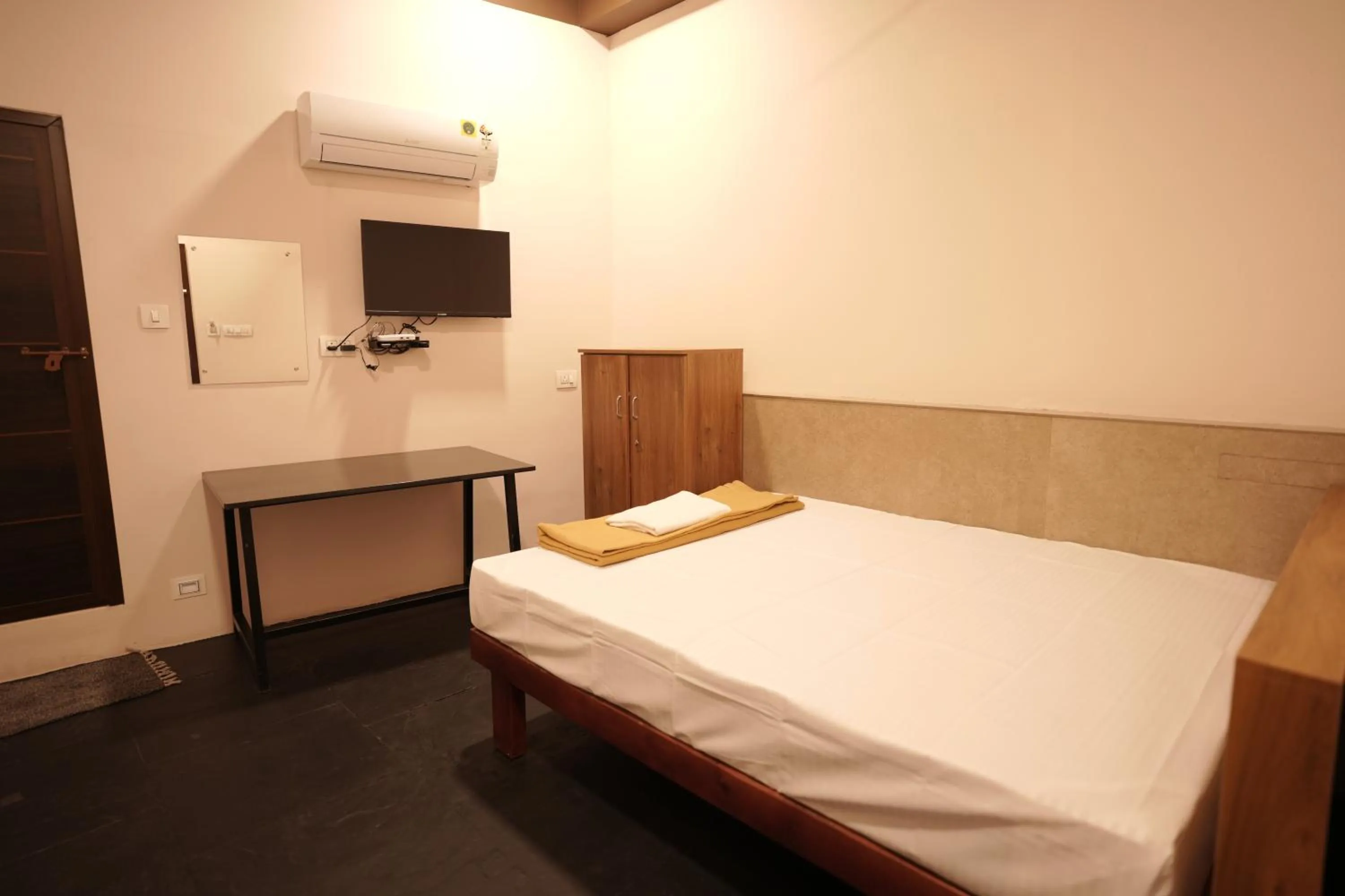 Bed in Reach Residency