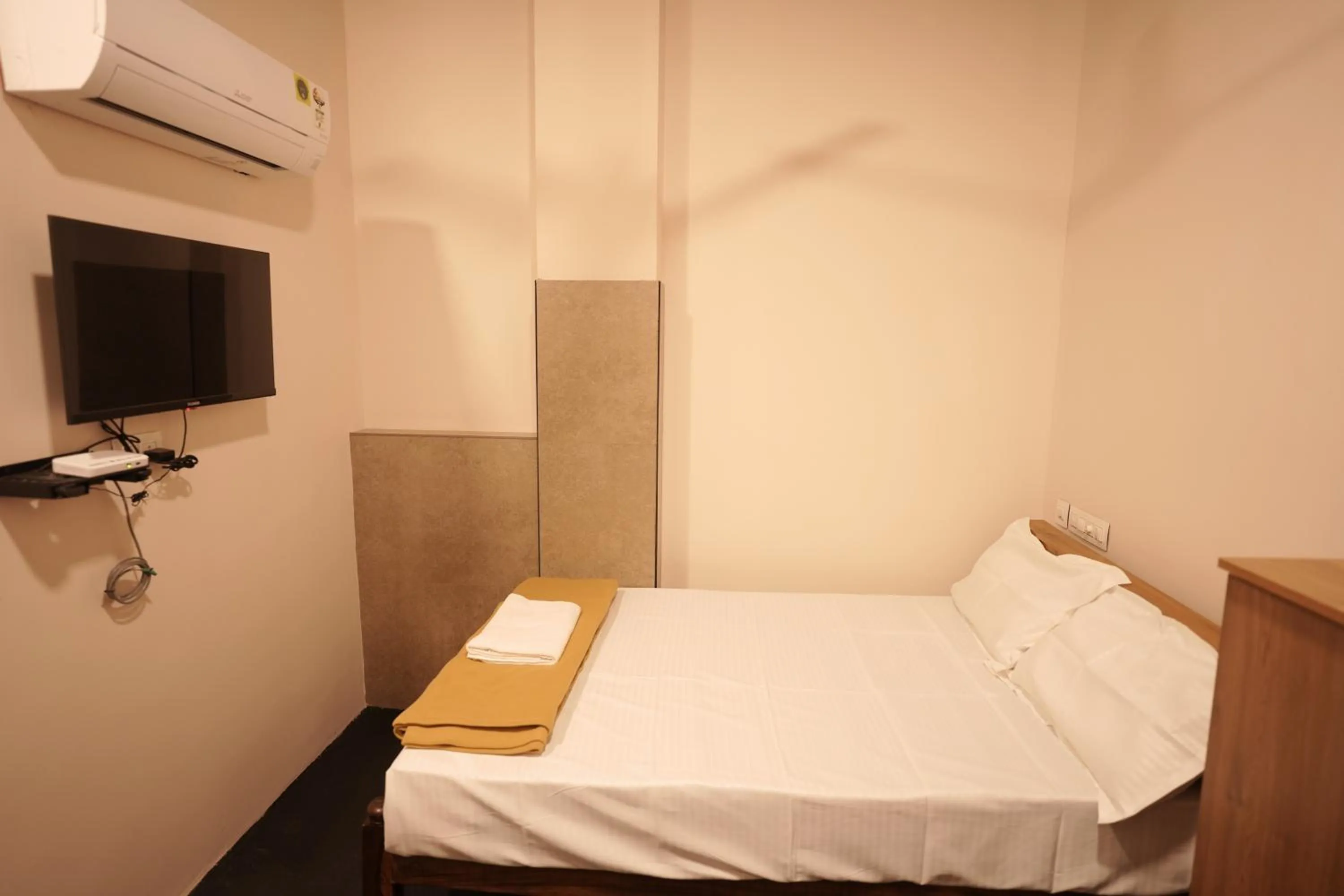 Bed in Reach Residency