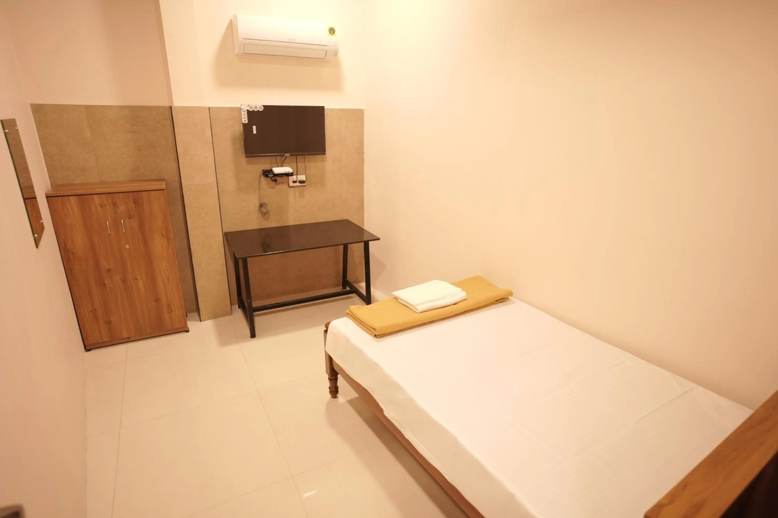 Bed in Reach Residency