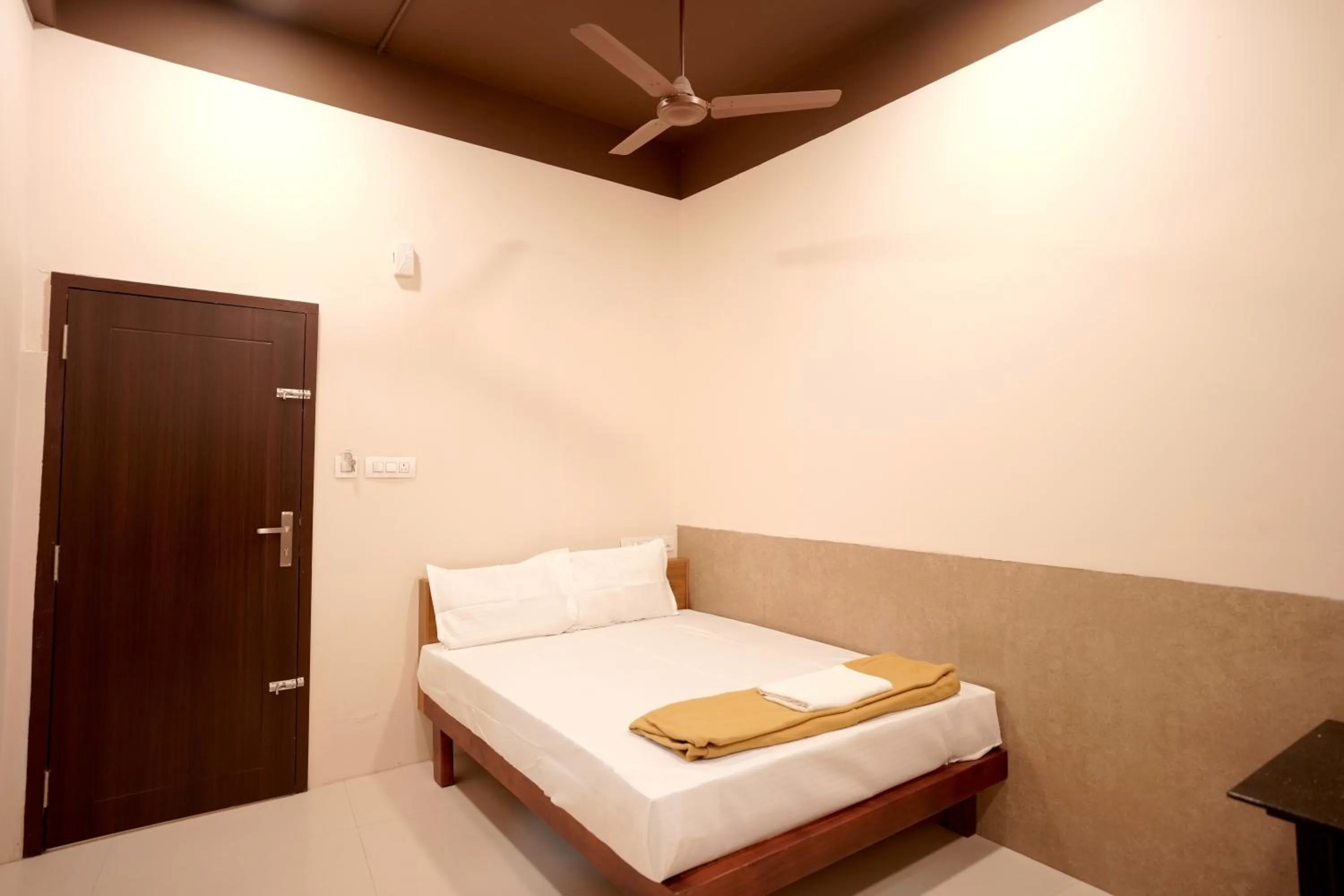 Bed in Reach Residency