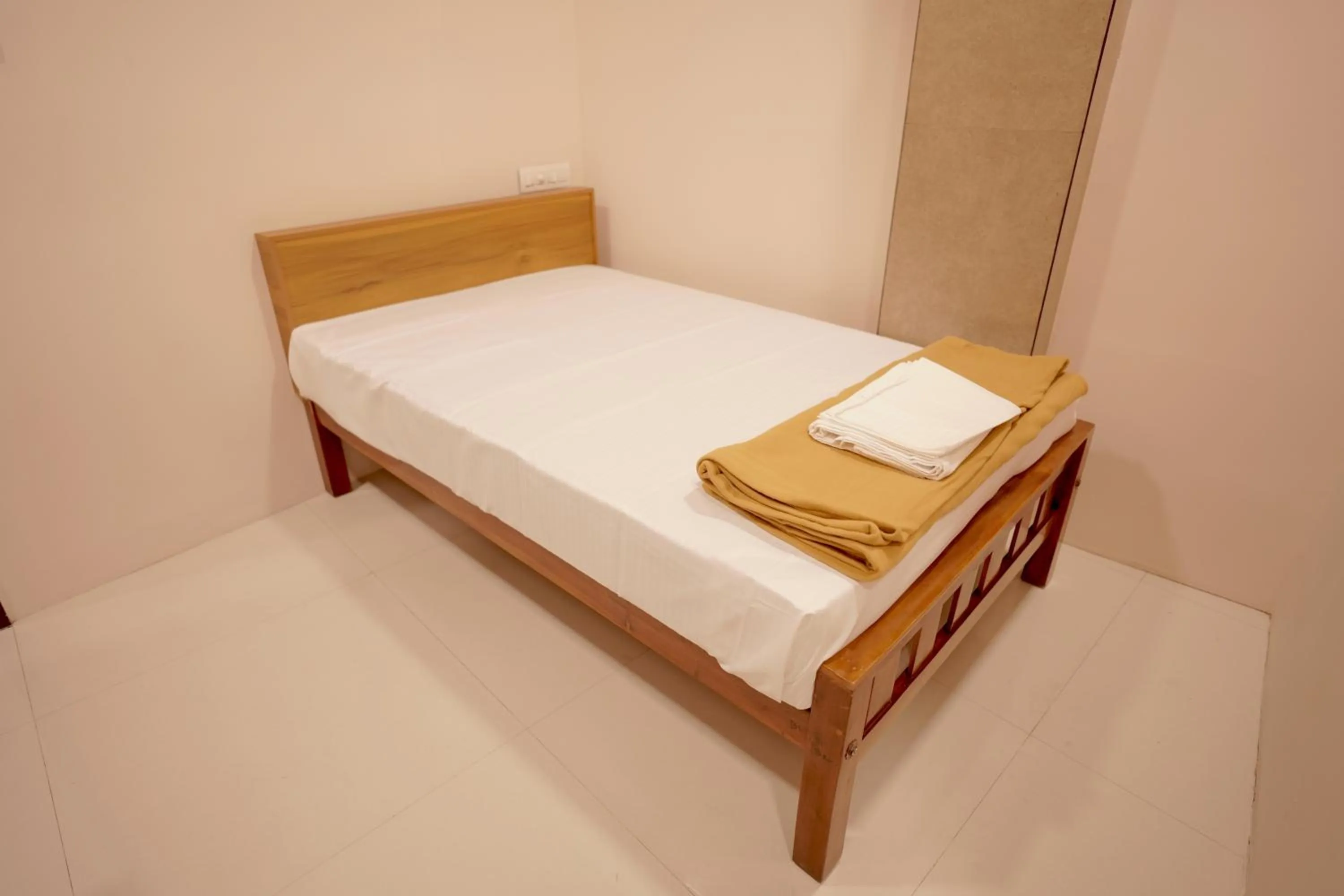 Bed in Reach Residency