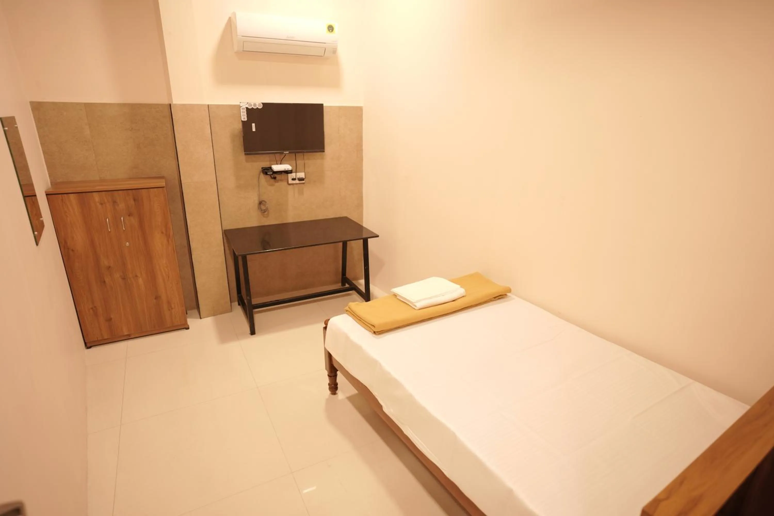 Bed in Reach Residency