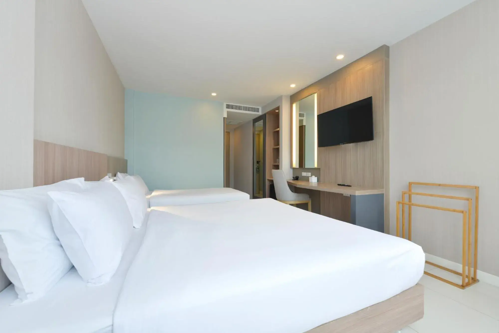 Superior Twin Room No Balcony in Grace Patong Hotel Superior Twin Room No Balcony in Grace Patong Hotel