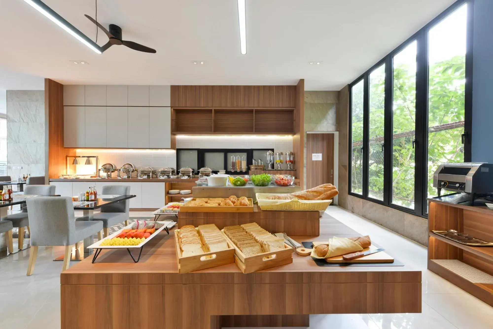 Restaurant/places to eat in Grace Patong Hotel Restaurant/places to eat in Grace Patong Hotel